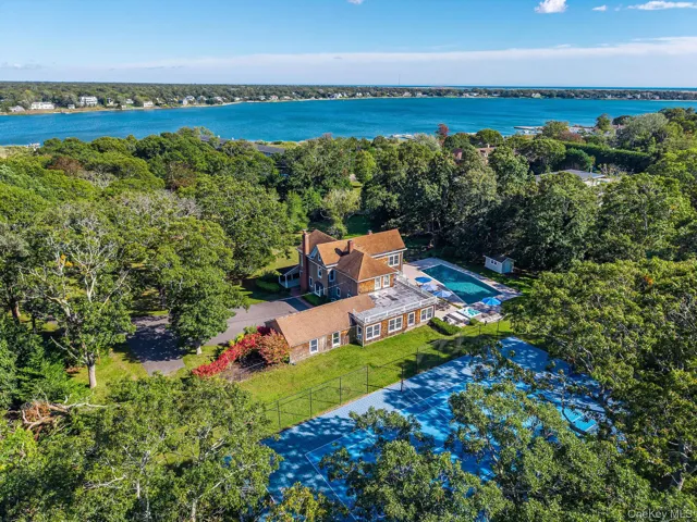58 W Tiana Road, Southampton, New York 11946