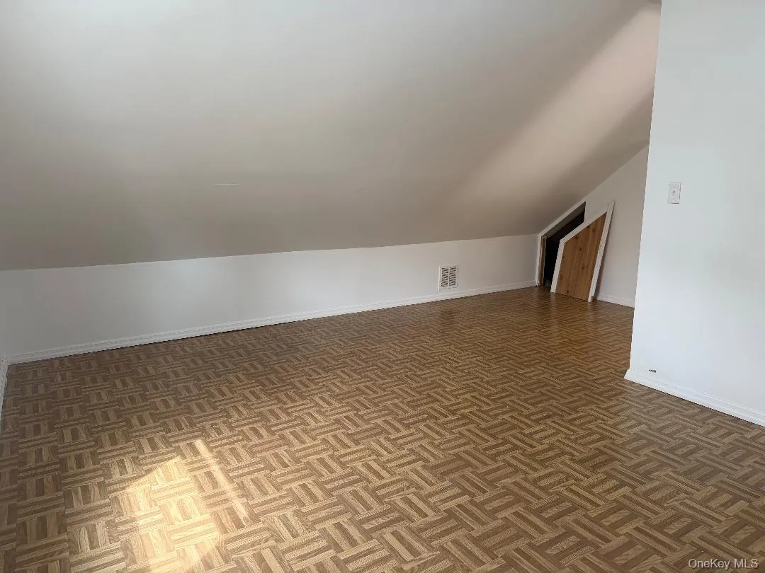 17 Eastover Road, Islip, NY, 2 Bedrooms Bedrooms, 7 Rooms Rooms,1 BathroomBathrooms,Residential Lease,For Rent,Eastover,0,989032 17 Eastover Road, Islip, NY, 2 Bedrooms Bedrooms, 7 Rooms Rooms,1 BathroomBathrooms,Residential Lease,For Rent,Eastover,0,989032