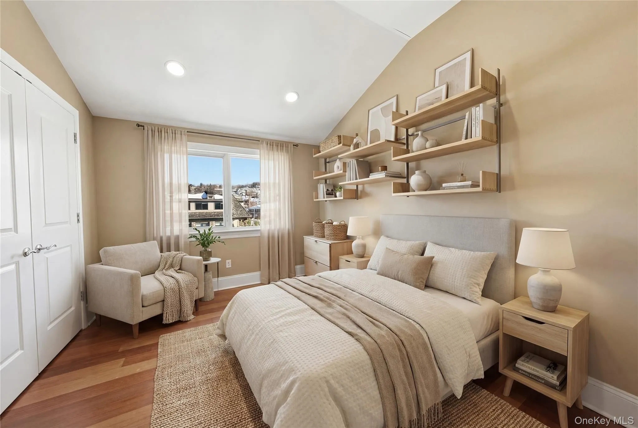 Virtually Staged. Versatile function as bedroom or home office. Virtually Staged. Versatile function as bedroom or home office.