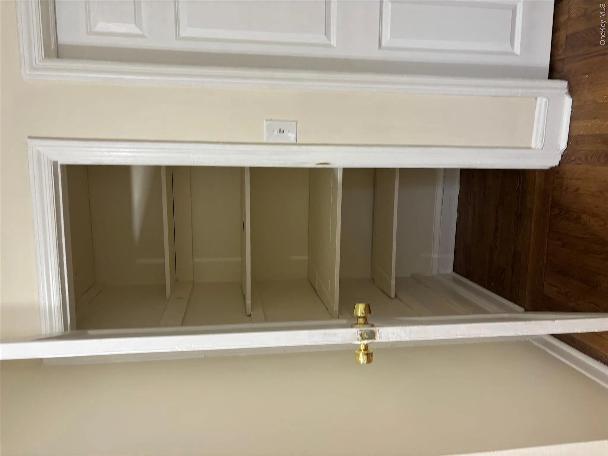 145 New Hyde Park Road, Hempstead, NY, 1 Bedroom Bedrooms, 4 Rooms Rooms,1 BathroomBathrooms,Residential Lease,For Rent,New Hyde Park,0,989094 145 New Hyde Park Road, Hempstead, NY, 1 Bedroom Bedrooms, 4 Rooms Rooms,1 BathroomBathrooms,Residential Lease,For Rent,New Hyde Park,0,989094