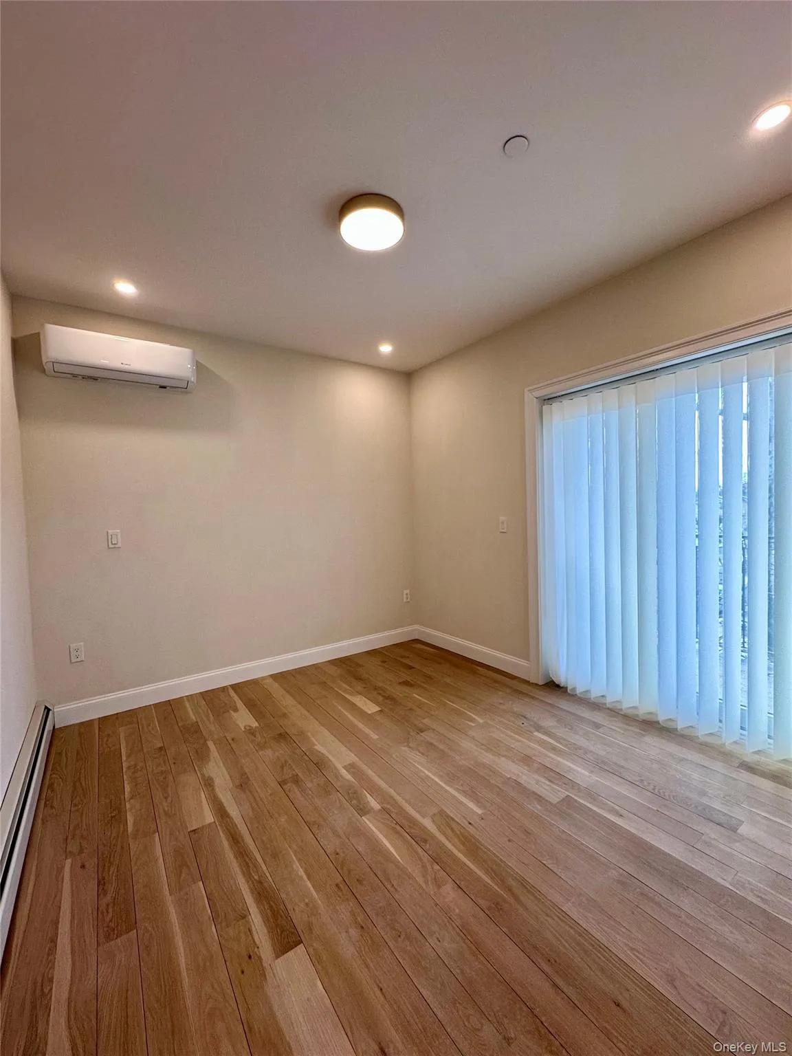 6467 185th Street, New York, NY, 2 Bedrooms Bedrooms, 5 Rooms Rooms,1 BathroomBathrooms,Residential Lease,For Rent,185th,0,989099 6467 185th Street, New York, NY, 2 Bedrooms Bedrooms, 5 Rooms Rooms,1 BathroomBathrooms,Residential Lease,For Rent,185th,0,989099