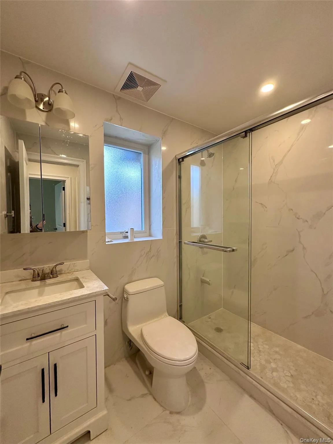 6467 185th Street, New York, NY, 2 Bedrooms Bedrooms, 5 Rooms Rooms,1 BathroomBathrooms,Residential Lease,For Rent,185th,0,989099 6467 185th Street, New York, NY, 2 Bedrooms Bedrooms, 5 Rooms Rooms,1 BathroomBathrooms,Residential Lease,For Rent,185th,0,989099