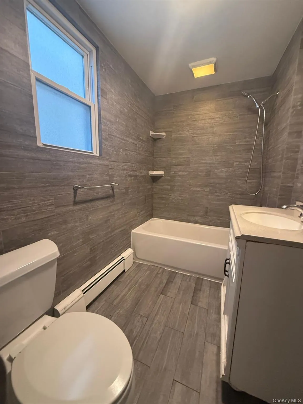 121 Carroll Avenue, Hempstead, NY, 2 Bedrooms Bedrooms, 5 Rooms Rooms,1 BathroomBathrooms,Residential Lease,For Rent,Carroll,0,989113 121 Carroll Avenue, Hempstead, NY, 2 Bedrooms Bedrooms, 5 Rooms Rooms,1 BathroomBathrooms,Residential Lease,For Rent,Carroll,0,989113