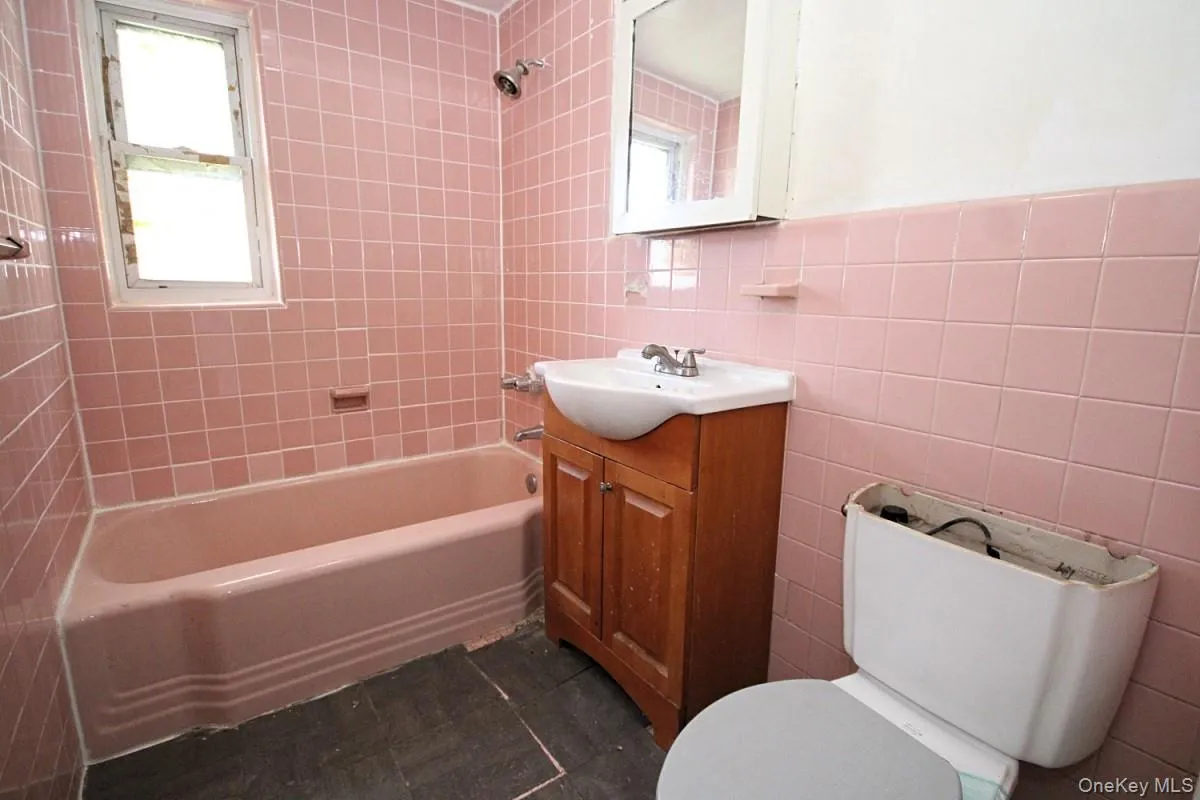 1051 victory Boulevard, New York, NY, 2 Bedrooms Bedrooms, 5 Rooms Rooms,1 BathroomBathrooms,Residential,For Rent,victory,0,989132 1051 victory Boulevard, New York, NY, 2 Bedrooms Bedrooms, 5 Rooms Rooms,1 BathroomBathrooms,Residential,For Rent,victory,0,989132