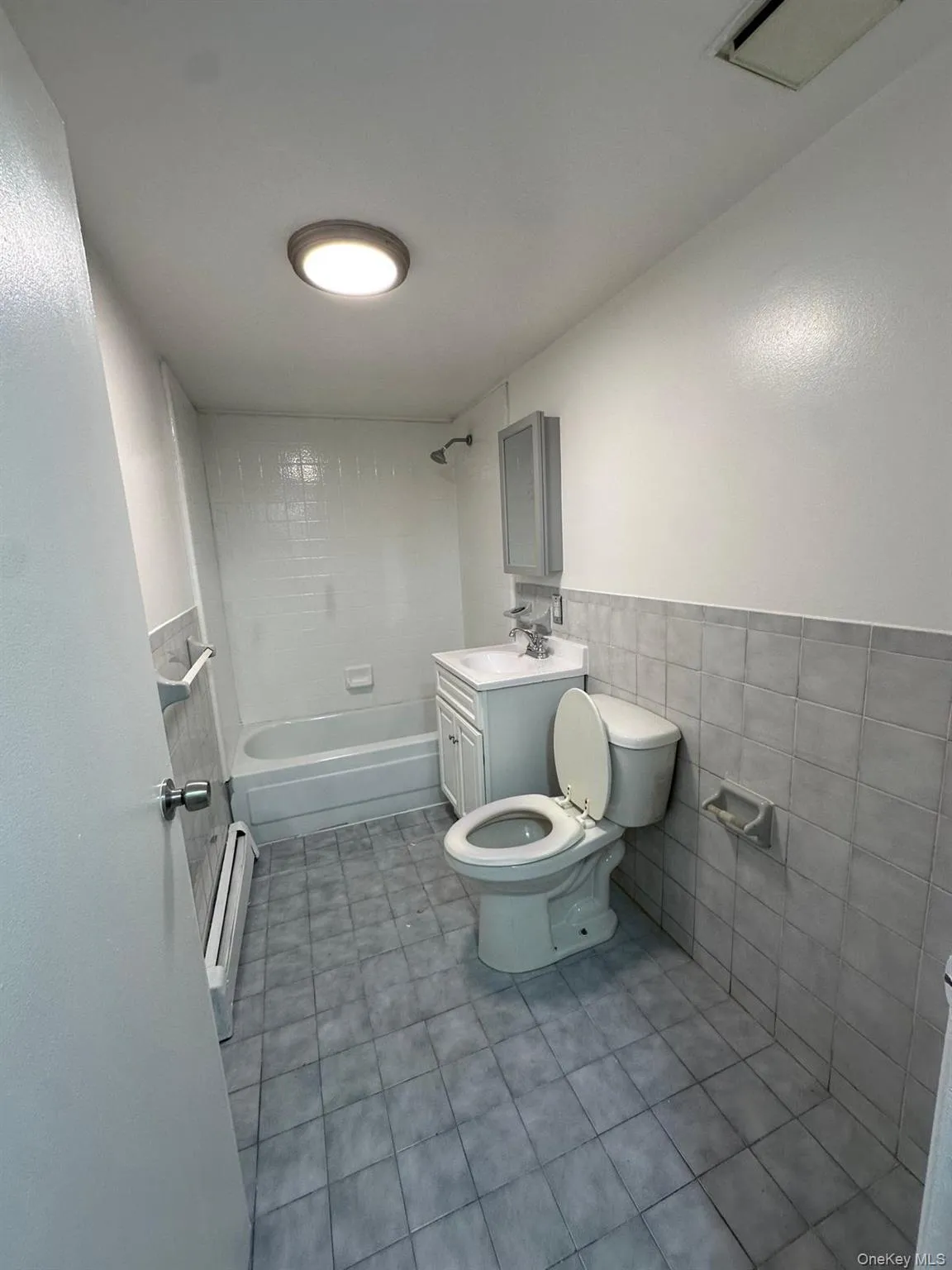 5611 Clover Place, New York, NY, 3 Bedrooms Bedrooms, 6 Rooms Rooms,1 BathroomBathrooms,Residential Lease,For Rent,Clover,0,989134 5611 Clover Place, New York, NY, 3 Bedrooms Bedrooms, 6 Rooms Rooms,1 BathroomBathrooms,Residential Lease,For Rent,Clover,0,989134