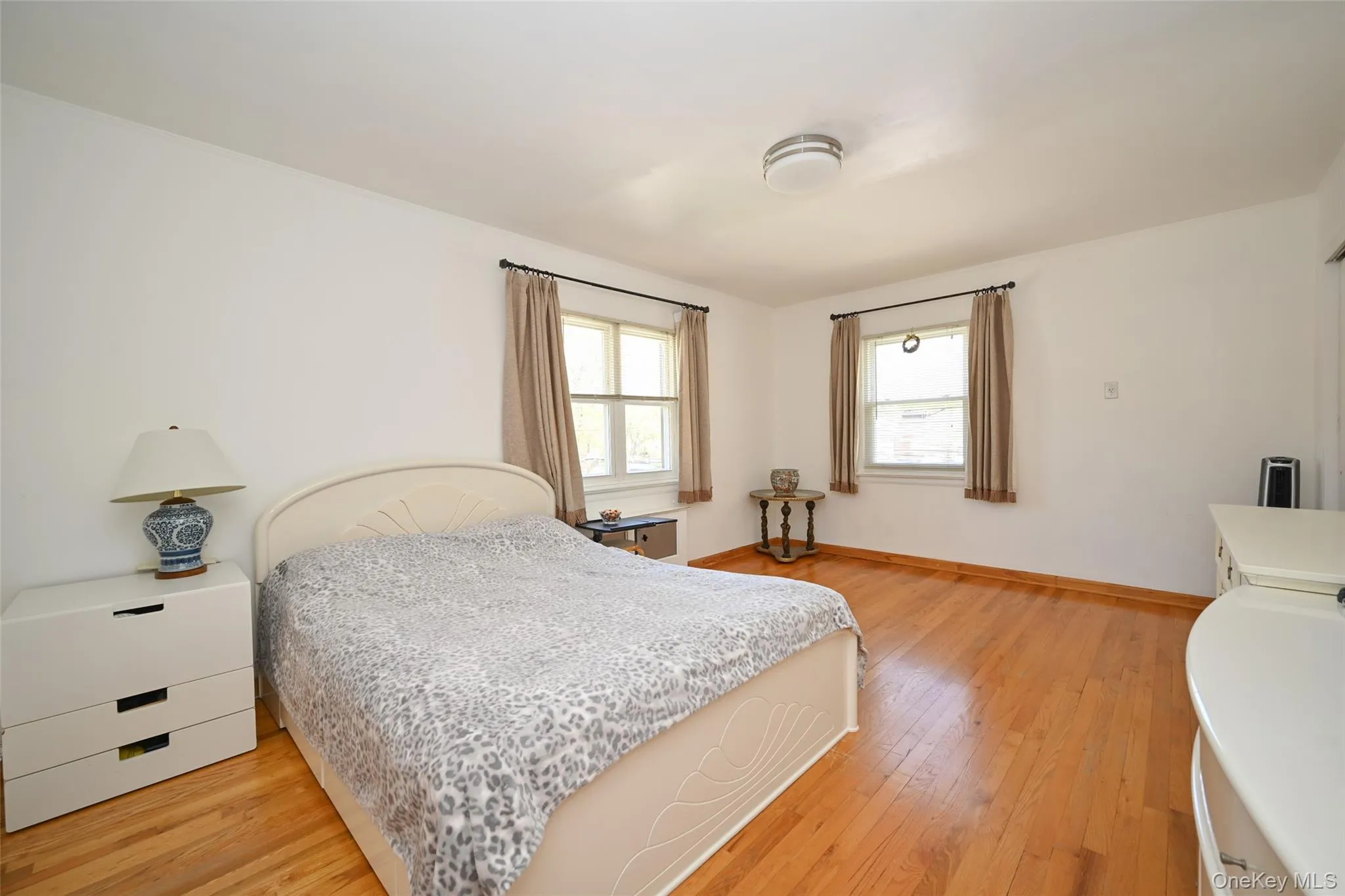 223-14 Kingsbury Avenue, New York, NY, 4 Bedrooms Bedrooms, 11 Rooms Rooms,2 BathroomsBathrooms,Residential,For Rent,Kingsbury,0,989140 223-14 Kingsbury Avenue, New York, NY, 4 Bedrooms Bedrooms, 11 Rooms Rooms,2 BathroomsBathrooms,Residential,For Rent,Kingsbury,0,989140