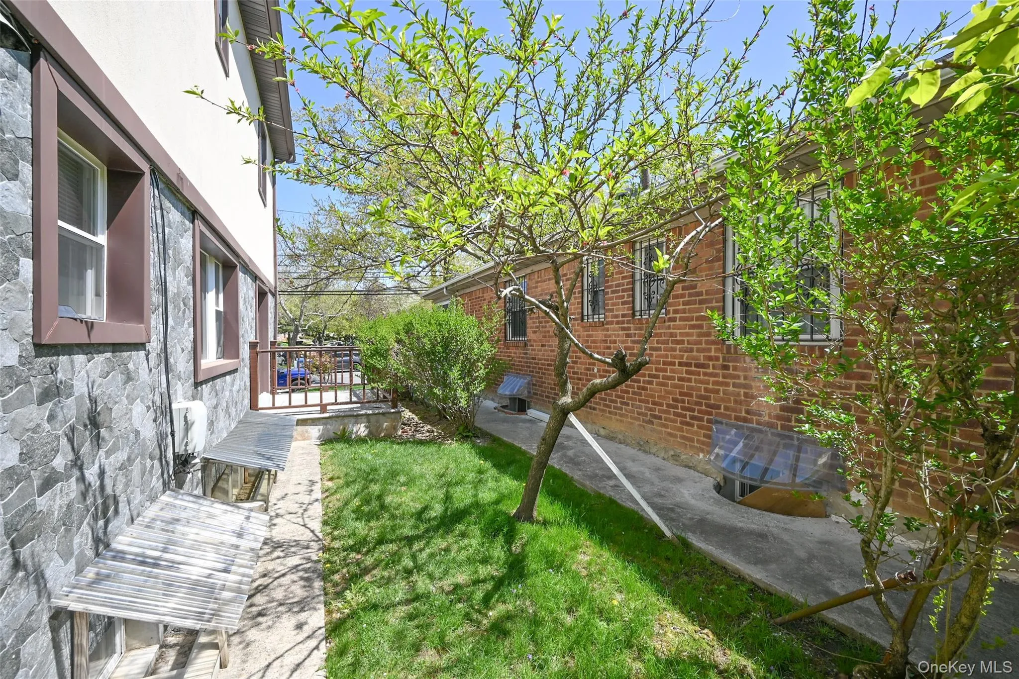 223-14 Kingsbury Avenue, New York, NY, 4 Bedrooms Bedrooms, 11 Rooms Rooms,2 BathroomsBathrooms,Residential,For Rent,Kingsbury,0,989140 223-14 Kingsbury Avenue, New York, NY, 4 Bedrooms Bedrooms, 11 Rooms Rooms,2 BathroomsBathrooms,Residential,For Rent,Kingsbury,0,989140