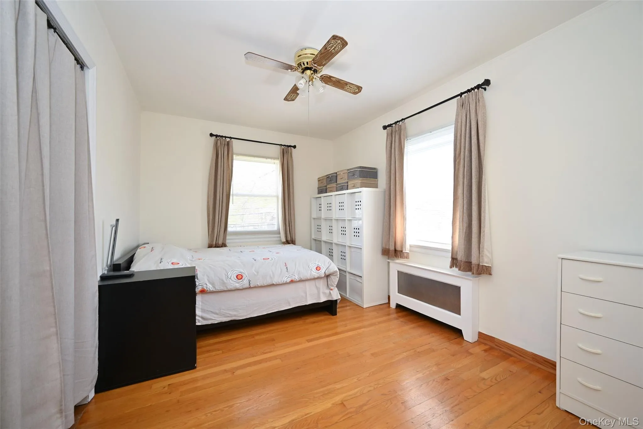 223-14 Kingsbury Avenue, New York, NY, 4 Bedrooms Bedrooms, 11 Rooms Rooms,2 BathroomsBathrooms,Residential,For Rent,Kingsbury,0,989140 223-14 Kingsbury Avenue, New York, NY, 4 Bedrooms Bedrooms, 11 Rooms Rooms,2 BathroomsBathrooms,Residential,For Rent,Kingsbury,0,989140