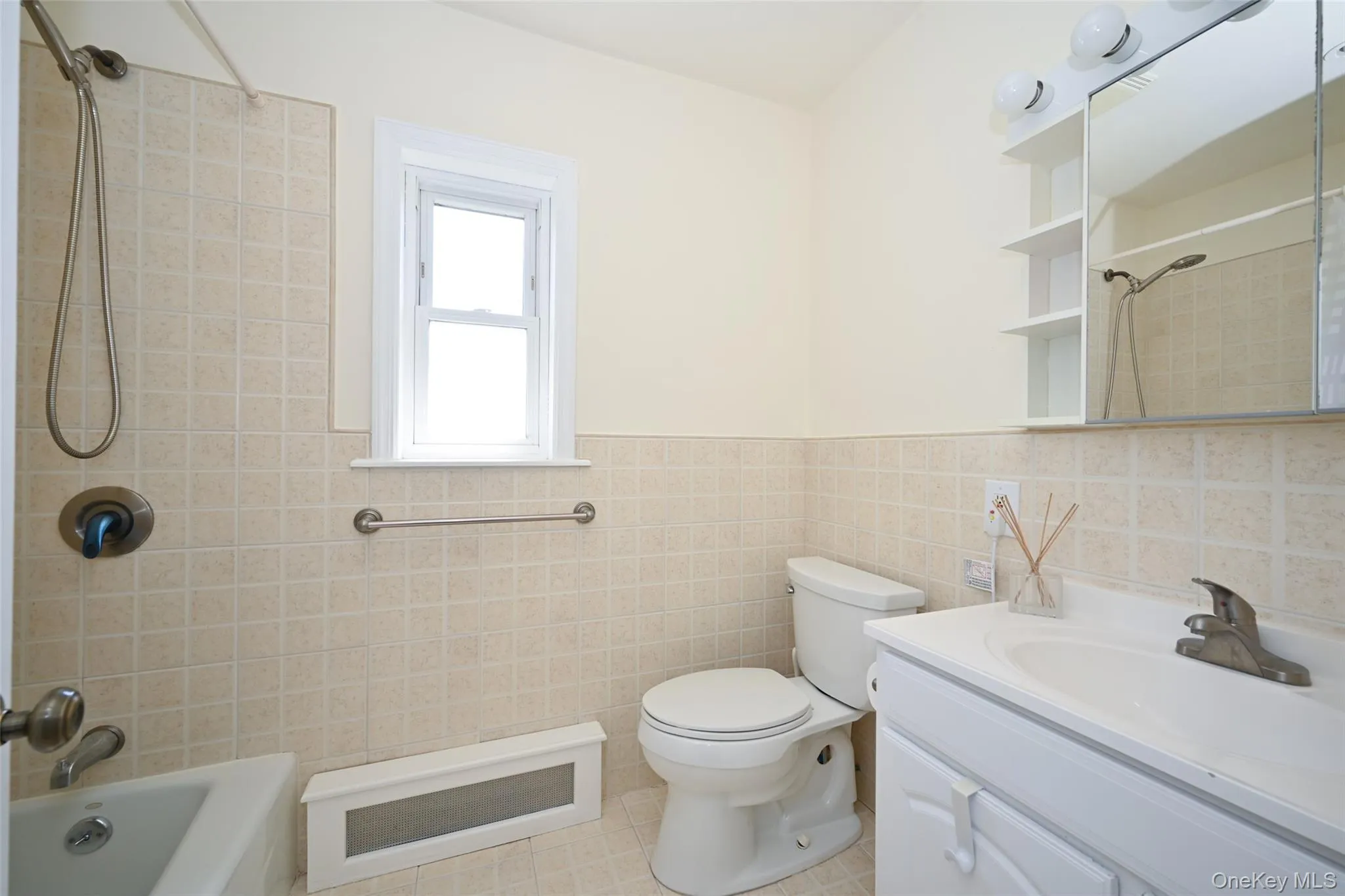223-14 Kingsbury Avenue, New York, NY, 4 Bedrooms Bedrooms, 11 Rooms Rooms,2 BathroomsBathrooms,Residential,For Rent,Kingsbury,0,989140 223-14 Kingsbury Avenue, New York, NY, 4 Bedrooms Bedrooms, 11 Rooms Rooms,2 BathroomsBathrooms,Residential,For Rent,Kingsbury,0,989140