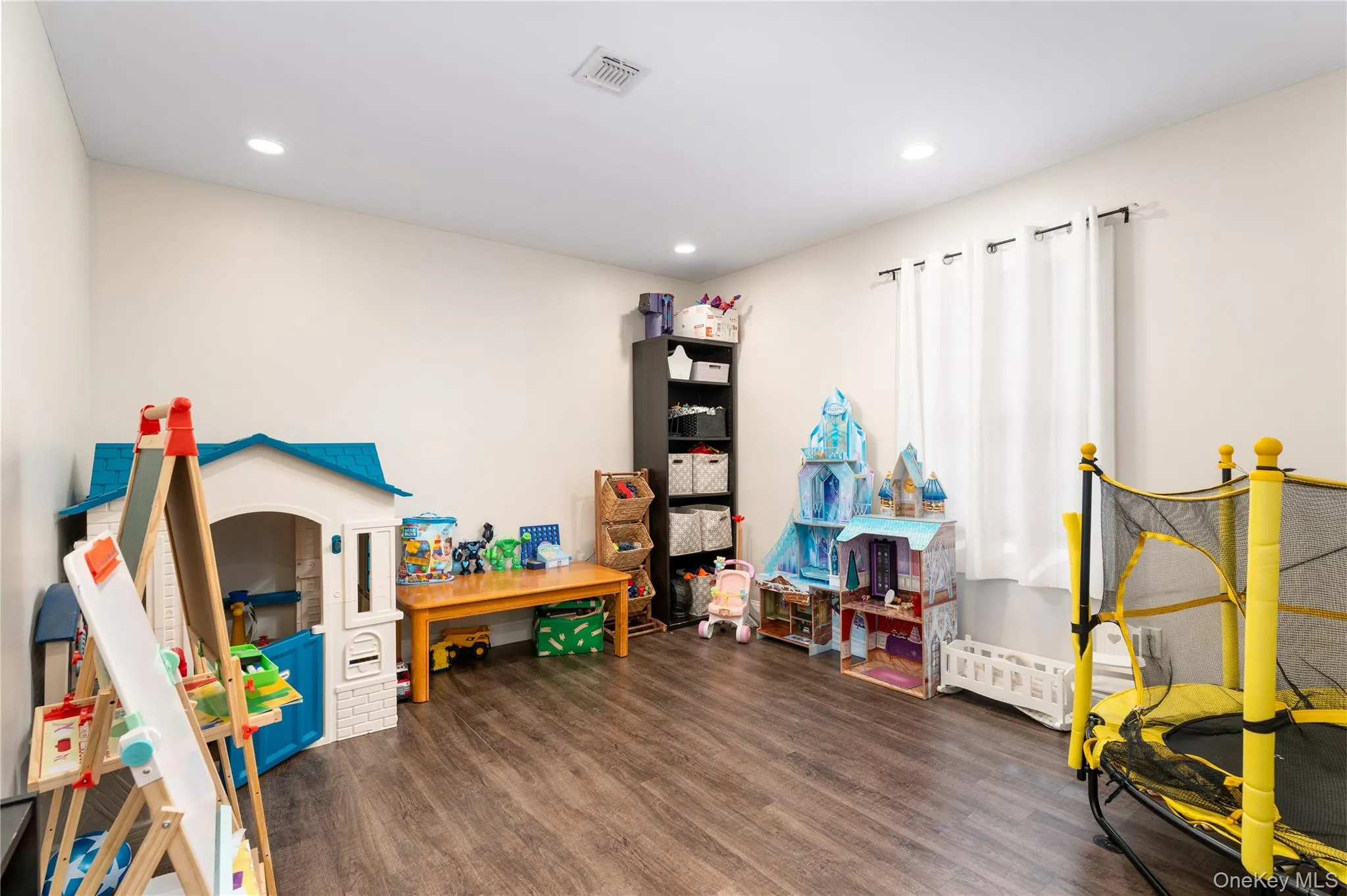 591 Meadow Road, Smithtown, NY, 4 Bedrooms Bedrooms, 9 Rooms Rooms,3 BathroomsBathrooms,Residential Sale,For Rent,Meadow,0,989141 591 Meadow Road, Smithtown, NY, 4 Bedrooms Bedrooms, 9 Rooms Rooms,3 BathroomsBathrooms,Residential Sale,For Rent,Meadow,0,989141