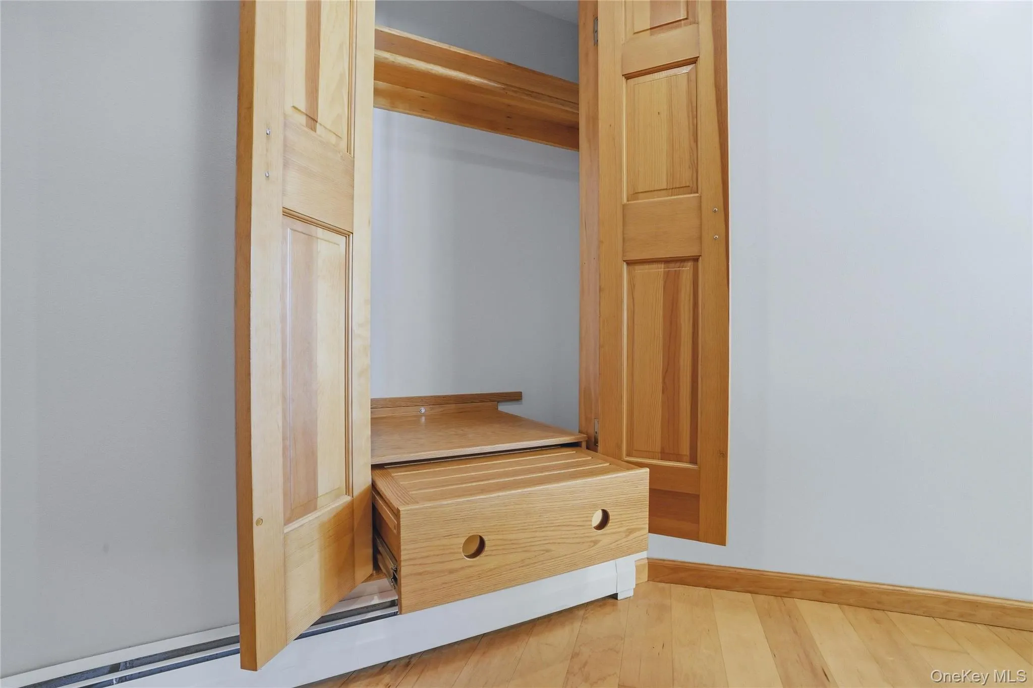 Built in seat for convience and storage by front door. Built in seat for convience and storage by front door.