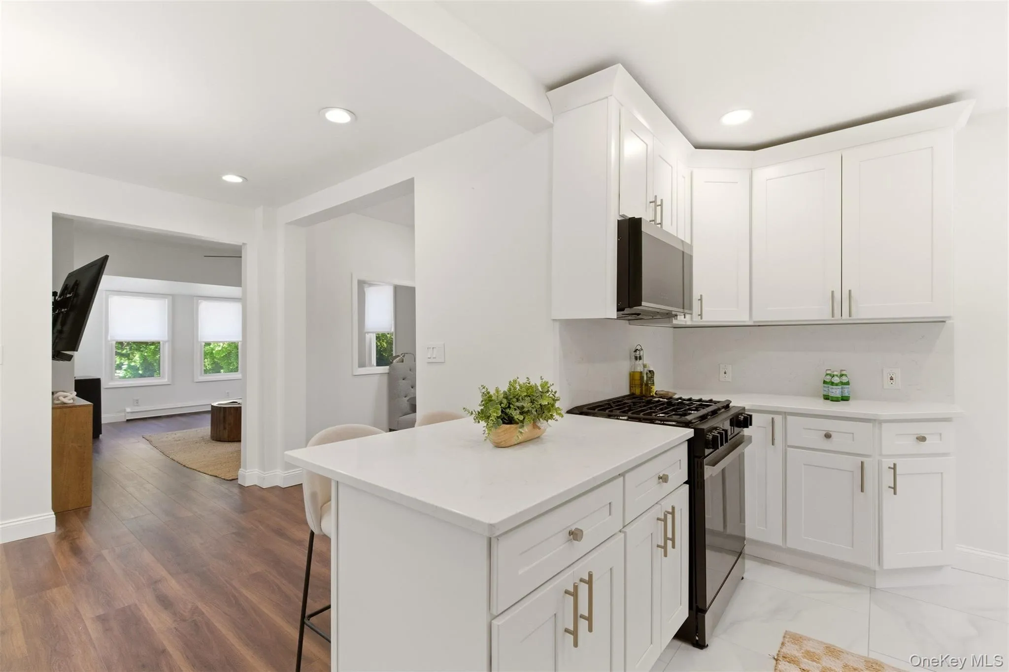 Open & Bright Floor Plan Open & Bright Floor Plan