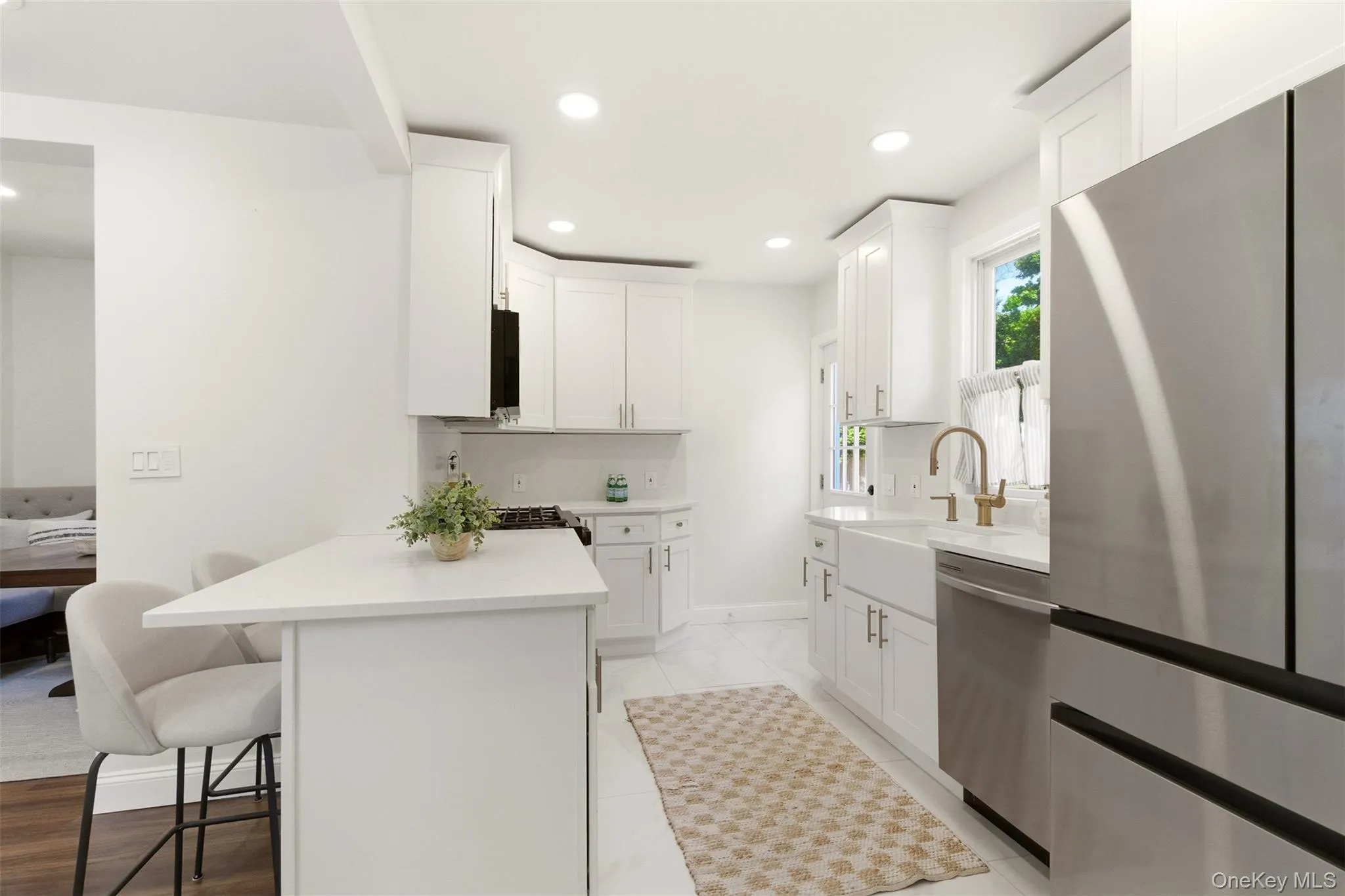 Kitchen Island W/ Quartz Counter Tops Kitchen Island W/ Quartz Counter Tops