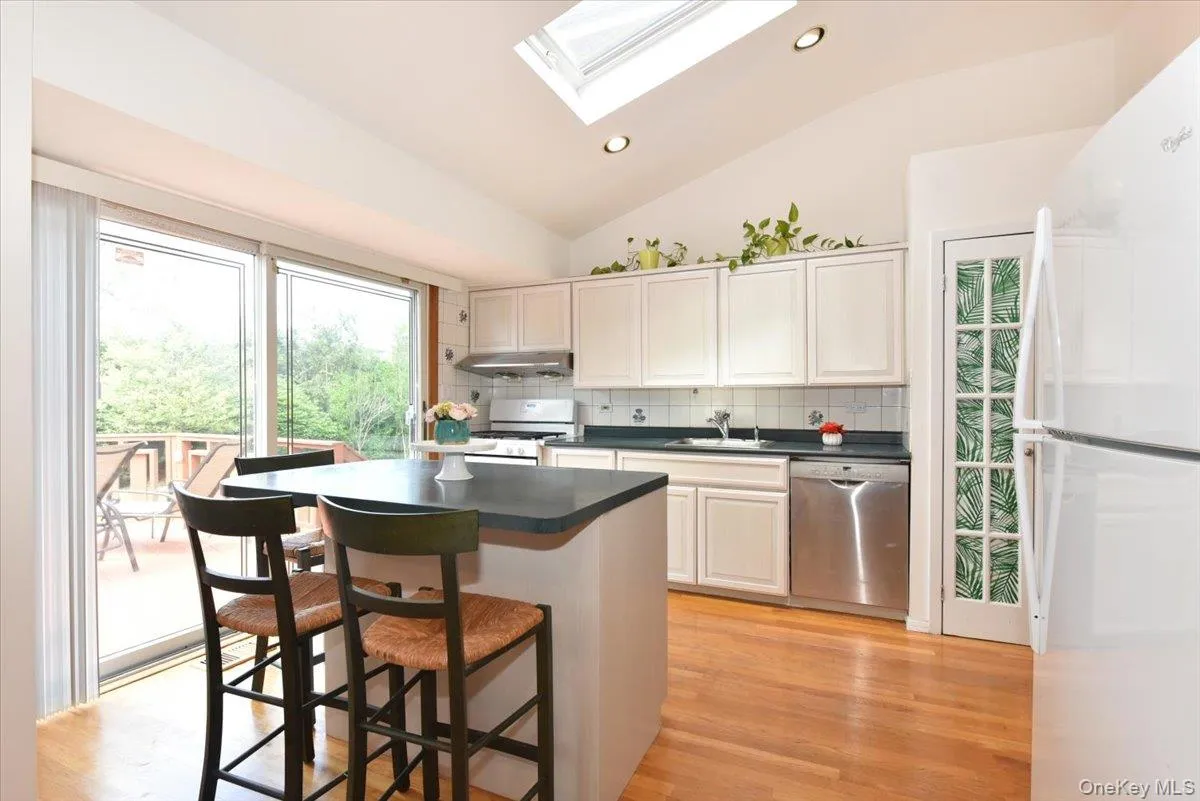 10 Orange Drive, Oyster Bay, NY, 5 Bedrooms Bedrooms, 10 Rooms Rooms,2 BathroomsBathrooms,Residential,For Rent,Orange,0,989166 10 Orange Drive, Oyster Bay, NY, 5 Bedrooms Bedrooms, 10 Rooms Rooms,2 BathroomsBathrooms,Residential,For Rent,Orange,0,989166