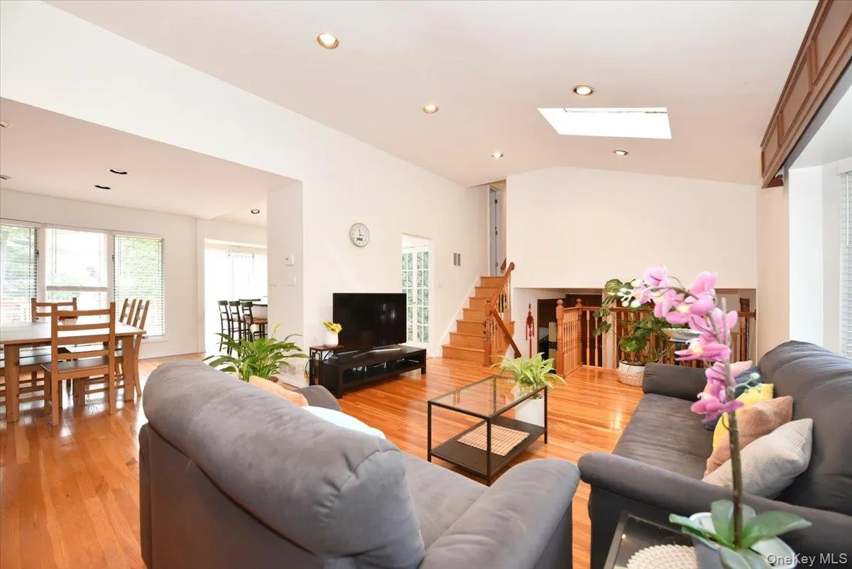 10 Orange Drive, Oyster Bay, NY, 5 Bedrooms Bedrooms, 10 Rooms Rooms,2 BathroomsBathrooms,Residential,For Rent,Orange,0,989166 10 Orange Drive, Oyster Bay, NY, 5 Bedrooms Bedrooms, 10 Rooms Rooms,2 BathroomsBathrooms,Residential,For Rent,Orange,0,989166