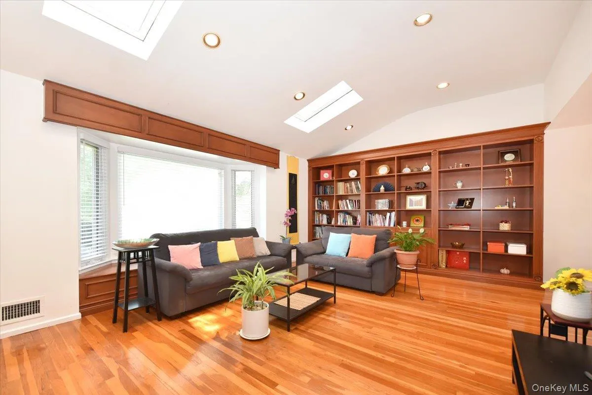 10 Orange Drive, Oyster Bay, NY, 5 Bedrooms Bedrooms, 10 Rooms Rooms,2 BathroomsBathrooms,Residential,For Rent,Orange,0,989166 10 Orange Drive, Oyster Bay, NY, 5 Bedrooms Bedrooms, 10 Rooms Rooms,2 BathroomsBathrooms,Residential,For Rent,Orange,0,989166