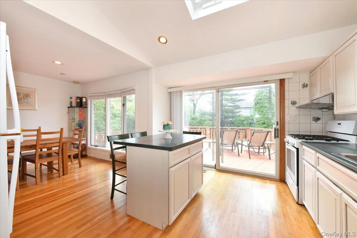 10 Orange Drive, Oyster Bay, NY, 5 Bedrooms Bedrooms, 10 Rooms Rooms,2 BathroomsBathrooms,Residential,For Rent,Orange,0,989166 10 Orange Drive, Oyster Bay, NY, 5 Bedrooms Bedrooms, 10 Rooms Rooms,2 BathroomsBathrooms,Residential,For Rent,Orange,0,989166