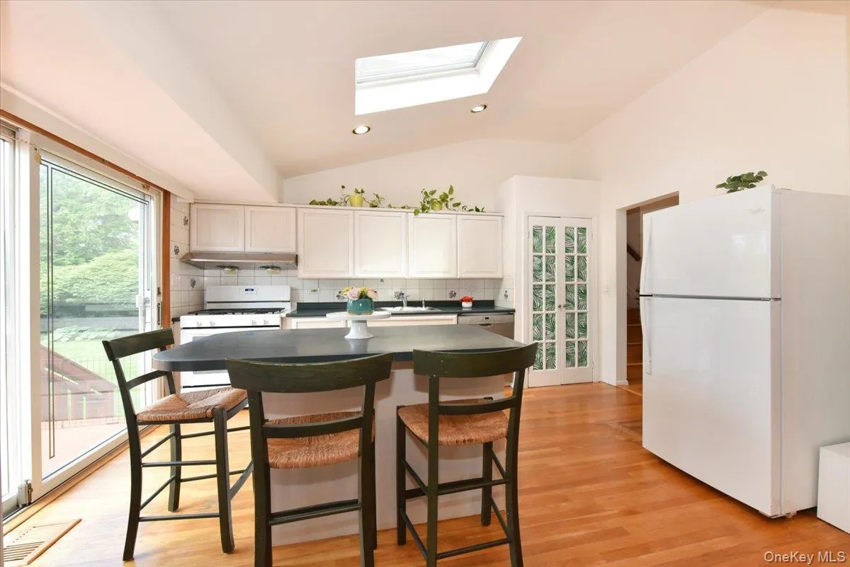 10 Orange Drive, Oyster Bay, NY, 5 Bedrooms Bedrooms, 10 Rooms Rooms,2 BathroomsBathrooms,Residential,For Rent,Orange,0,989166 10 Orange Drive, Oyster Bay, NY, 5 Bedrooms Bedrooms, 10 Rooms Rooms,2 BathroomsBathrooms,Residential,For Rent,Orange,0,989166