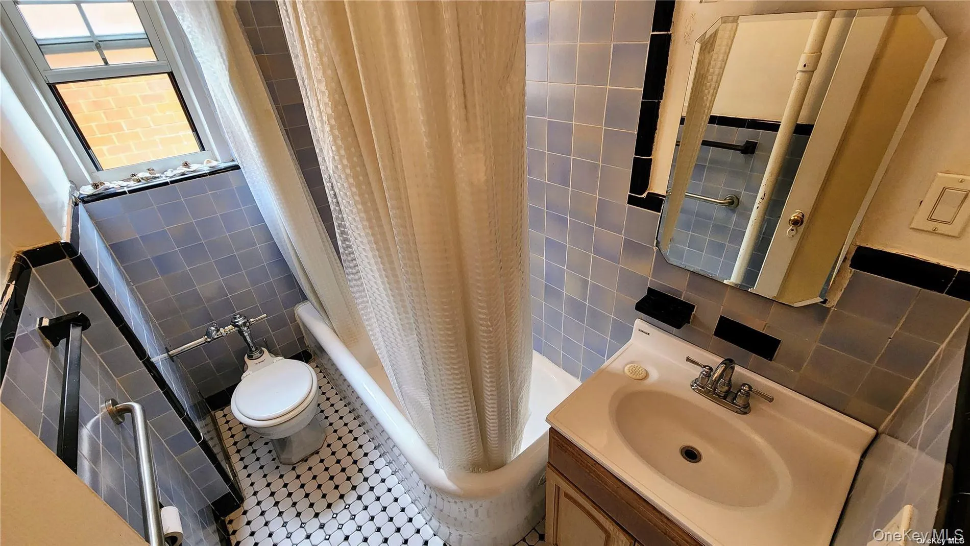 4 Maple Drive, North Hempstead, NY, 1 Bedroom Bedrooms, 4 Rooms Rooms,1 BathroomBathrooms,Residential Lease,For Rent,Maple,0,989211 4 Maple Drive, North Hempstead, NY, 1 Bedroom Bedrooms, 4 Rooms Rooms,1 BathroomBathrooms,Residential Lease,For Rent,Maple,0,989211