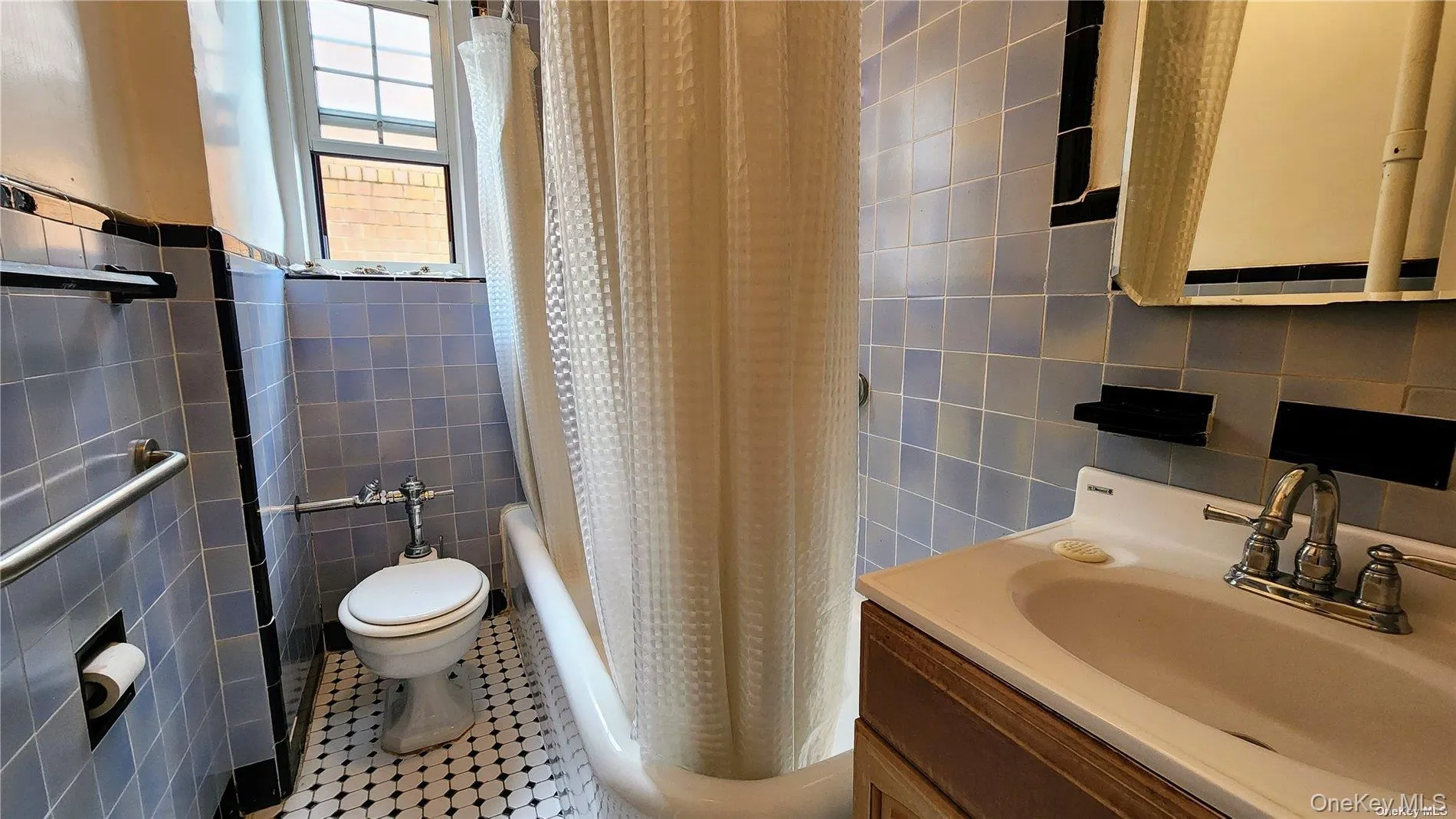 4 Maple Drive, North Hempstead, NY, 1 Bedroom Bedrooms, 4 Rooms Rooms,1 BathroomBathrooms,Residential Lease,For Rent,Maple,0,989211 4 Maple Drive, North Hempstead, NY, 1 Bedroom Bedrooms, 4 Rooms Rooms,1 BathroomBathrooms,Residential Lease,For Rent,Maple,0,989211