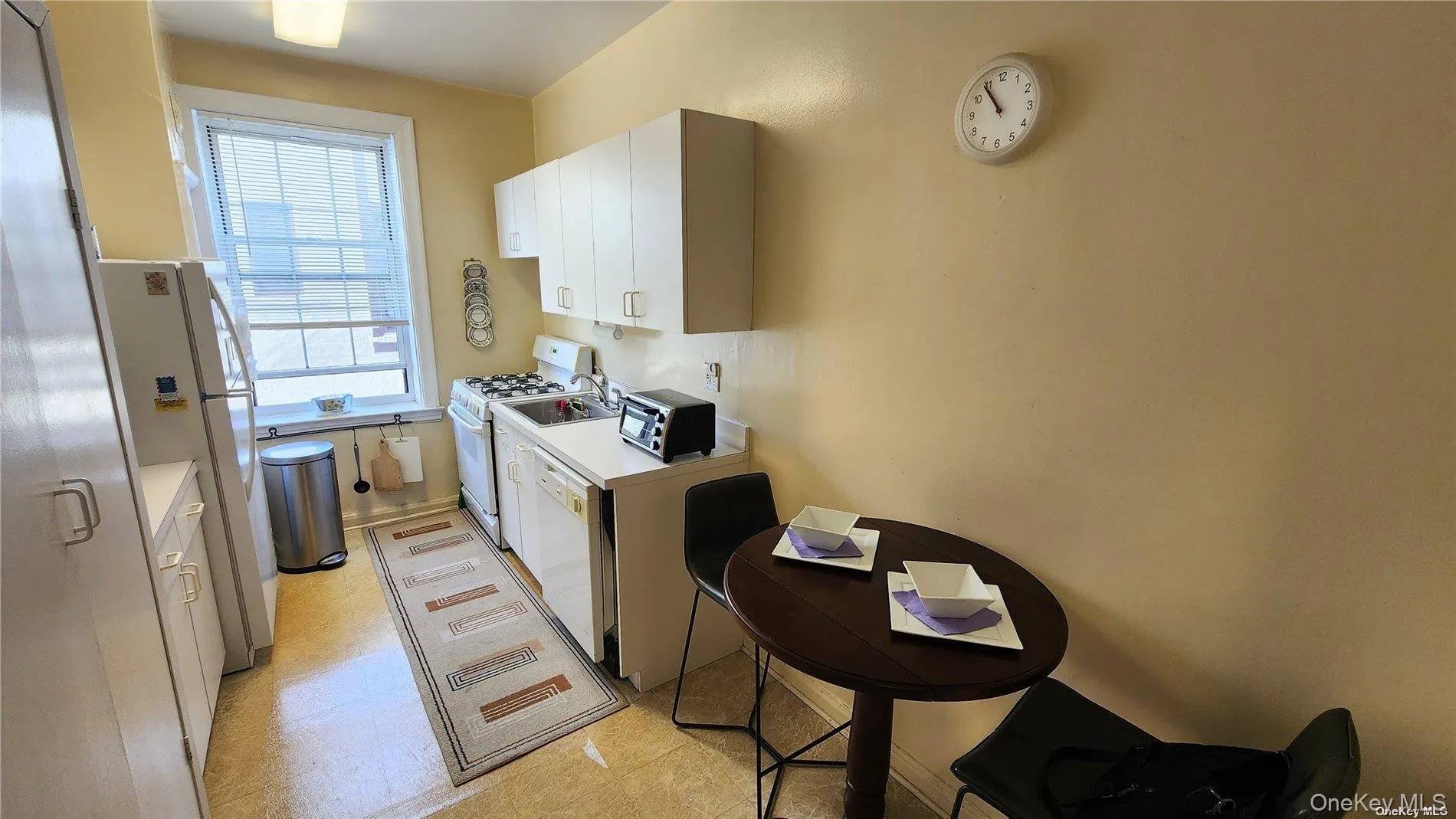 4 Maple Drive, North Hempstead, NY, 1 Bedroom Bedrooms, 4 Rooms Rooms,1 BathroomBathrooms,Residential Lease,For Rent,Maple,0,989211 4 Maple Drive, North Hempstead, NY, 1 Bedroom Bedrooms, 4 Rooms Rooms,1 BathroomBathrooms,Residential Lease,For Rent,Maple,0,989211