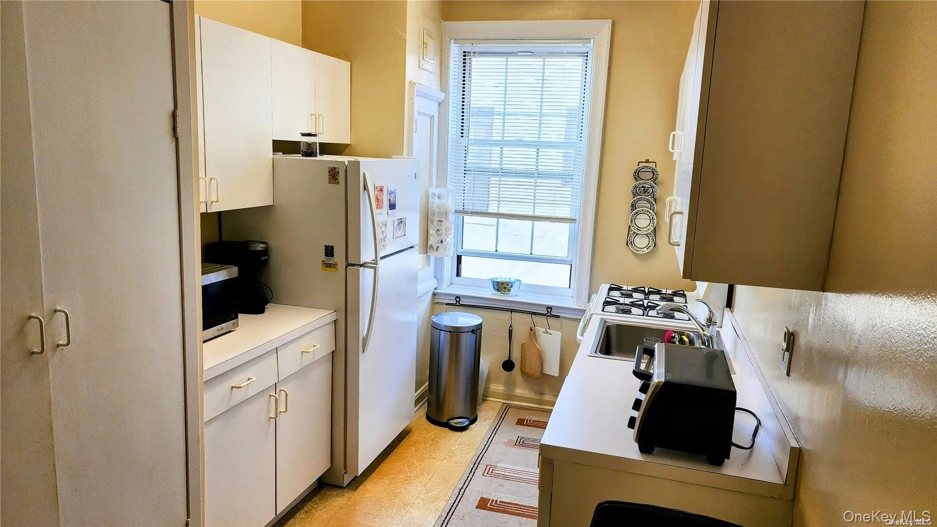 4 Maple Drive, North Hempstead, NY, 1 Bedroom Bedrooms, 4 Rooms Rooms,1 BathroomBathrooms,Residential Lease,For Rent,Maple,0,989211 4 Maple Drive, North Hempstead, NY, 1 Bedroom Bedrooms, 4 Rooms Rooms,1 BathroomBathrooms,Residential Lease,For Rent,Maple,0,989211