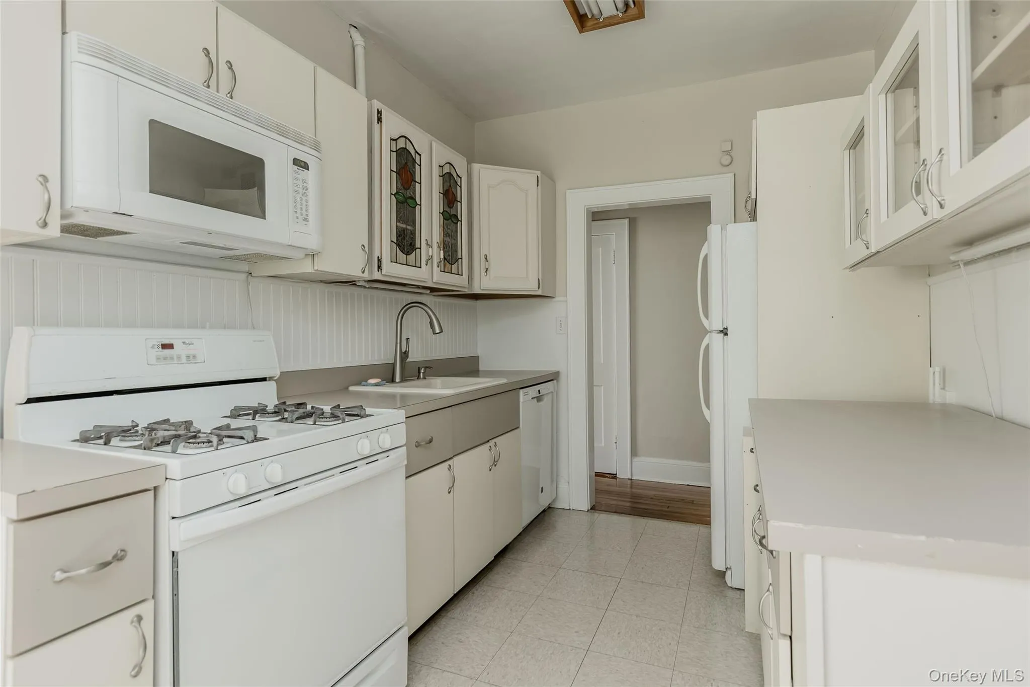 Eat - in - Kitchen Eat - in - Kitchen