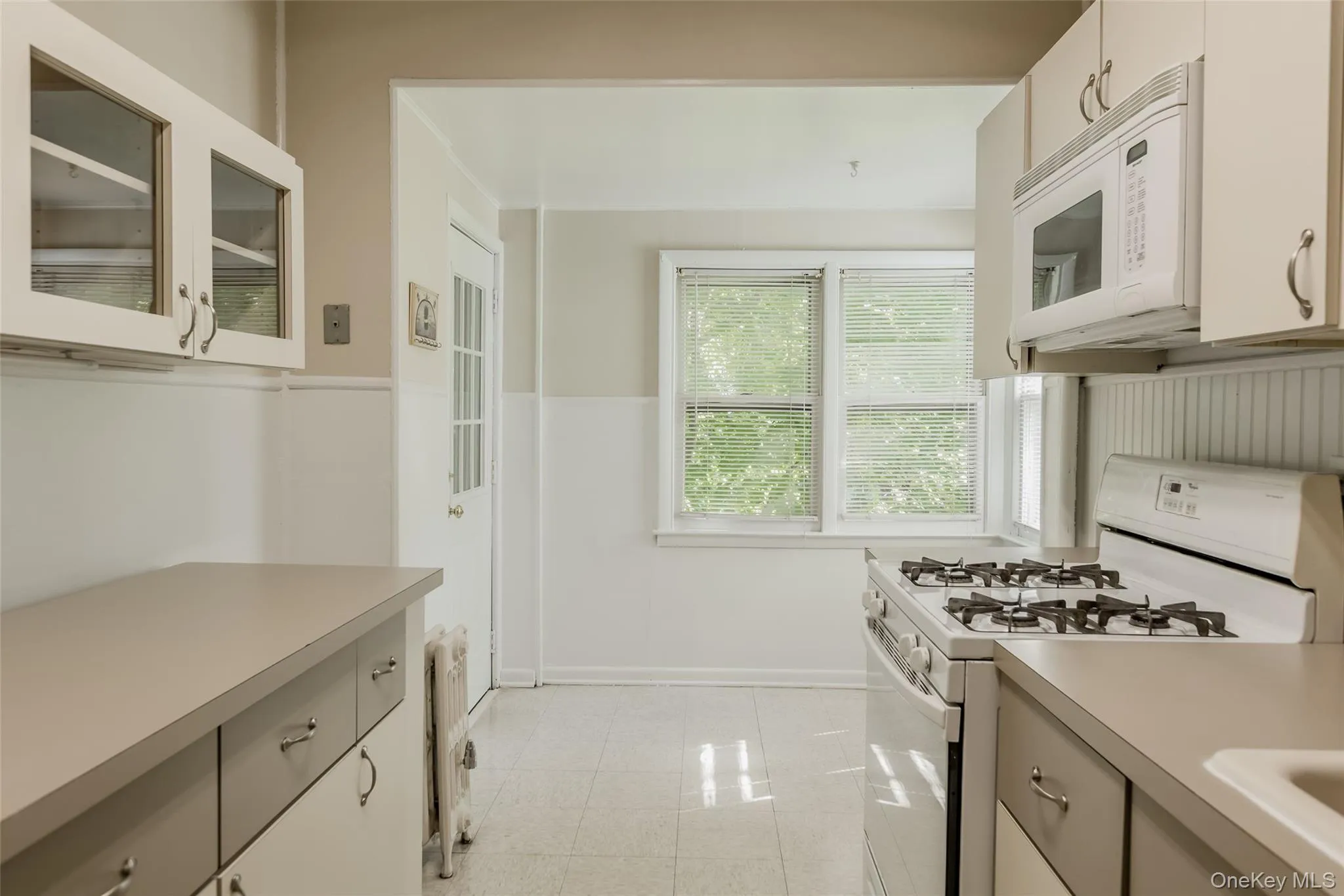 Eat - in - Kitchen Eat - in - Kitchen