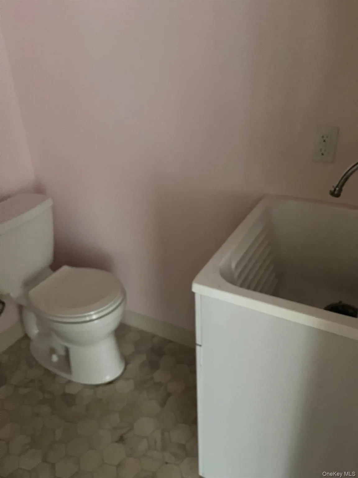 Second powder room Second powder room