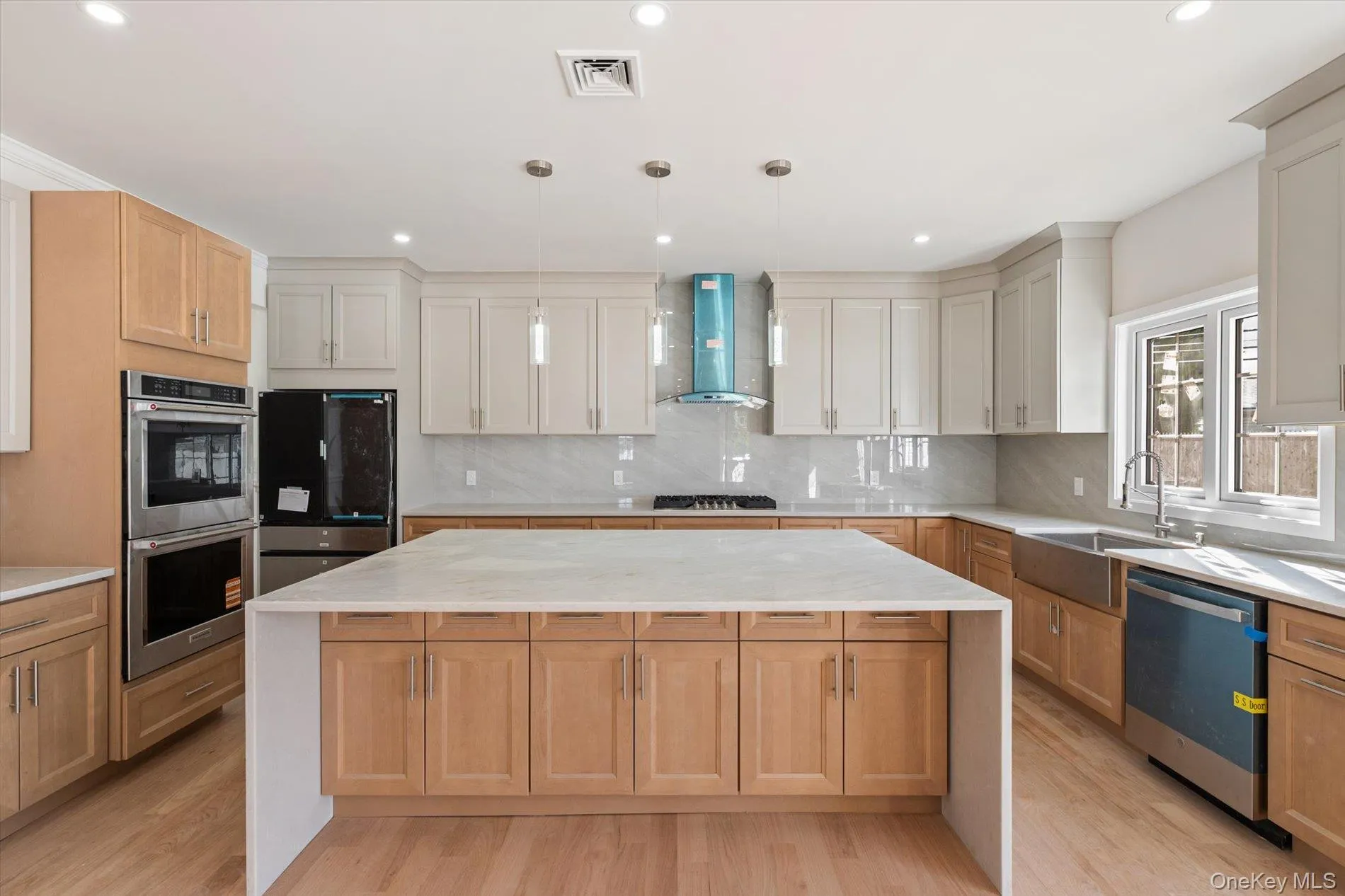 10 Faye Court, Oyster Bay, NY, 5 Bedrooms Bedrooms, 14 Rooms Rooms,5 BathroomsBathrooms,Residential,For Rent,Faye,0,989323 10 Faye Court, Oyster Bay, NY, 5 Bedrooms Bedrooms, 14 Rooms Rooms,5 BathroomsBathrooms,Residential,For Rent,Faye,0,989323