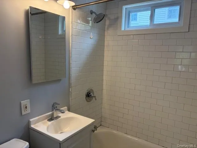 522 main Street, Huntington, NY, 1 Bedroom Bedrooms, 5 Rooms Rooms,1 BathroomBathrooms,Residential Lease,For Rent,main,0,989331 522 main Street, Huntington, NY, 1 Bedroom Bedrooms, 5 Rooms Rooms,1 BathroomBathrooms,Residential Lease,For Rent,main,0,989331