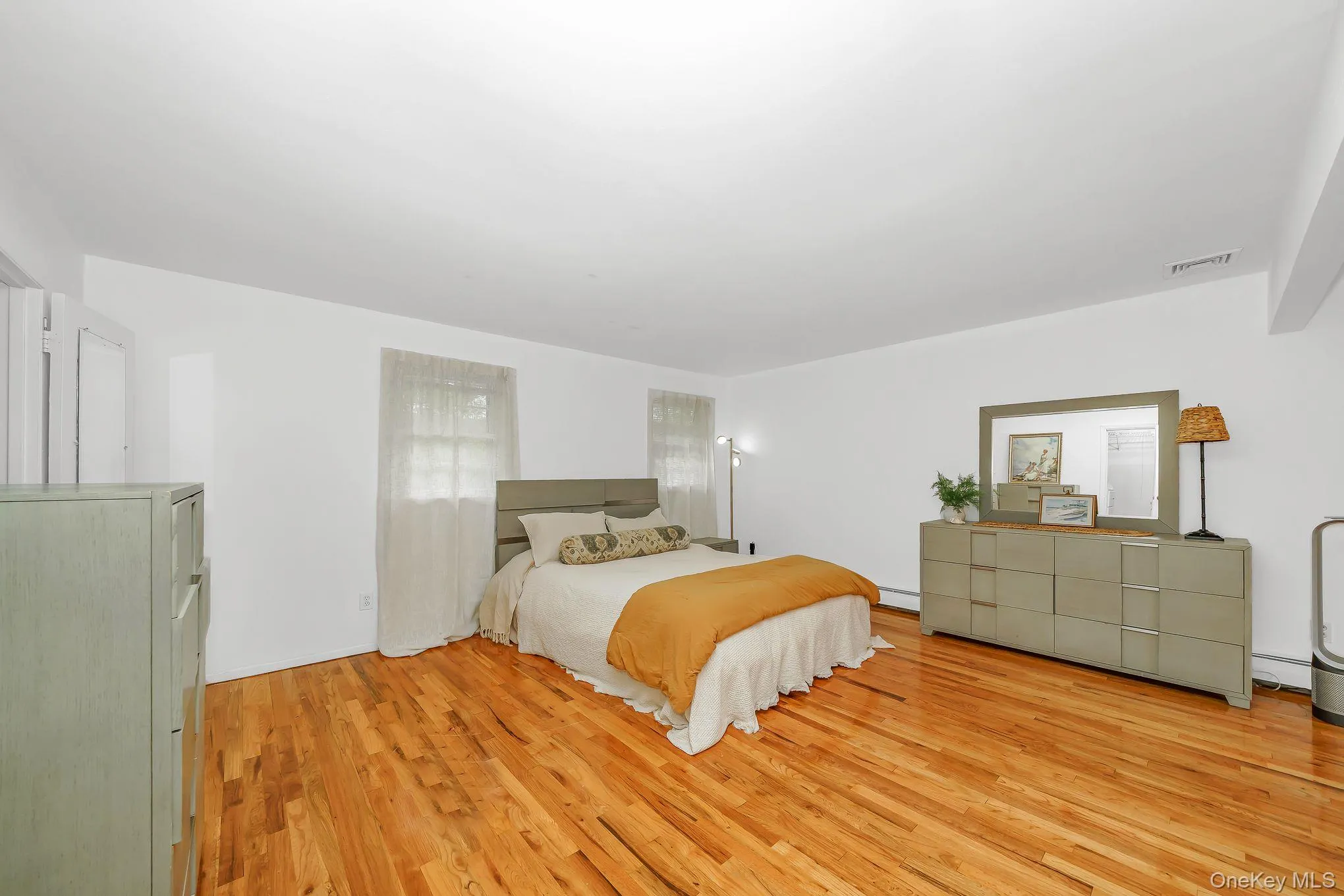 2 Village Drive, Huntington, NY, 4 Bedrooms Bedrooms, 8 Rooms Rooms,3 BathroomsBathrooms,Residential,For Rent,Village,0,989343 2 Village Drive, Huntington, NY, 4 Bedrooms Bedrooms, 8 Rooms Rooms,3 BathroomsBathrooms,Residential,For Rent,Village,0,989343