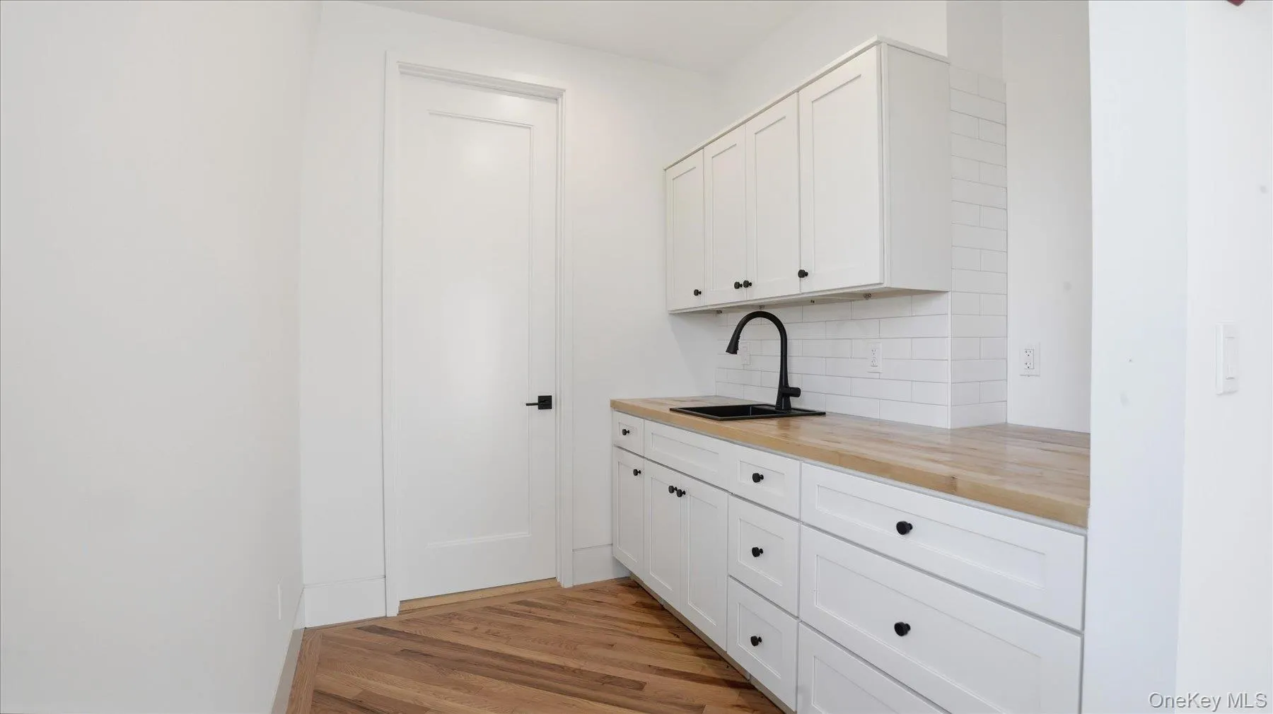 200 Montauk Highway, Southampton, NY, ,Commercial Lease,For Rent,Montauk,0,989348 200 Montauk Highway, Southampton, NY, ,Commercial Lease,For Rent,Montauk,0,989348