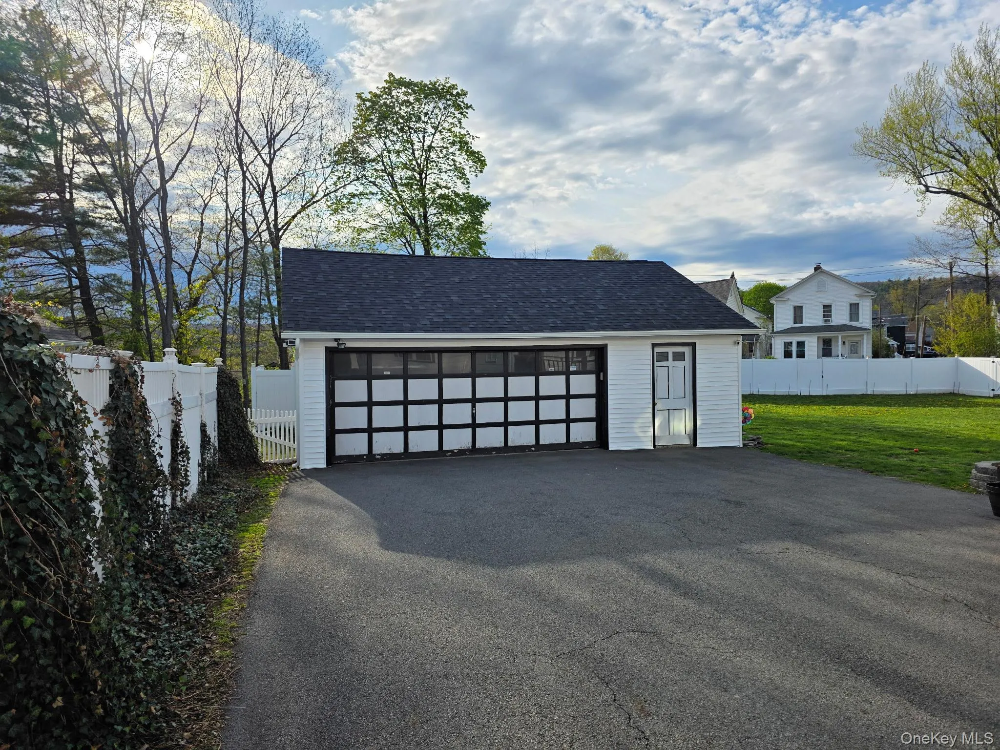 Newly sided garage with brand new roof. Newly sided garage with brand new roof.