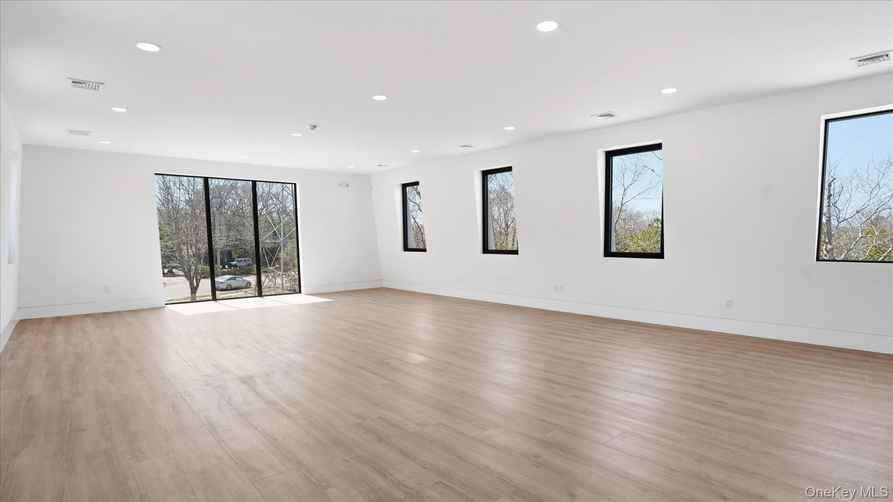 200 Montauk Highway, Southampton, NY, ,Commercial Lease,For Rent,Montauk,0,989372 200 Montauk Highway, Southampton, NY, ,Commercial Lease,For Rent,Montauk,0,989372