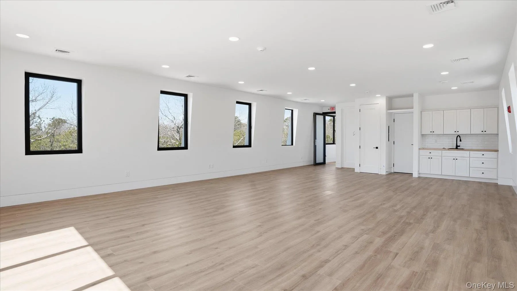 200 Montauk Highway, Southampton, NY, ,Commercial Lease,For Rent,Montauk,0,989372 200 Montauk Highway, Southampton, NY, ,Commercial Lease,For Rent,Montauk,0,989372