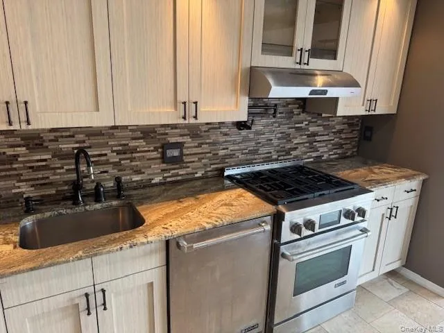 75 Bay Drive, Babylon, NY, 2 Bedrooms Bedrooms, 5 Rooms Rooms,1 BathroomBathrooms,Residential,For Rent,Bay,0,KEY989376 75 Bay Drive, Babylon, NY, 2 Bedrooms Bedrooms, 5 Rooms Rooms,1 BathroomBathrooms,Residential,For Rent,Bay,0,KEY989376