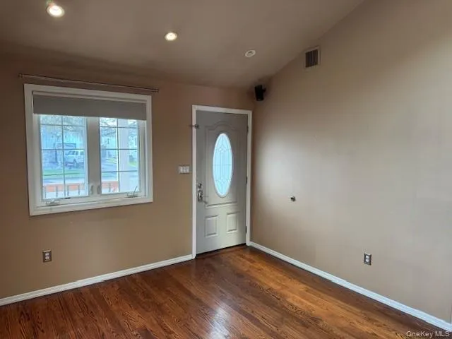 75 Bay Drive, Babylon, NY, 2 Bedrooms Bedrooms, 5 Rooms Rooms,1 BathroomBathrooms,Residential,For Rent,Bay,0,KEY989376 75 Bay Drive, Babylon, NY, 2 Bedrooms Bedrooms, 5 Rooms Rooms,1 BathroomBathrooms,Residential,For Rent,Bay,0,KEY989376