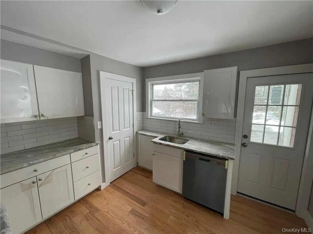 7 Bonnie Brae Avenue, Somers, NY, 3 Bedrooms Bedrooms, 7 Rooms Rooms,1 BathroomBathrooms,Residential Lease,For Rent,Bonnie Brae,0,989377 7 Bonnie Brae Avenue, Somers, NY, 3 Bedrooms Bedrooms, 7 Rooms Rooms,1 BathroomBathrooms,Residential Lease,For Rent,Bonnie Brae,0,989377