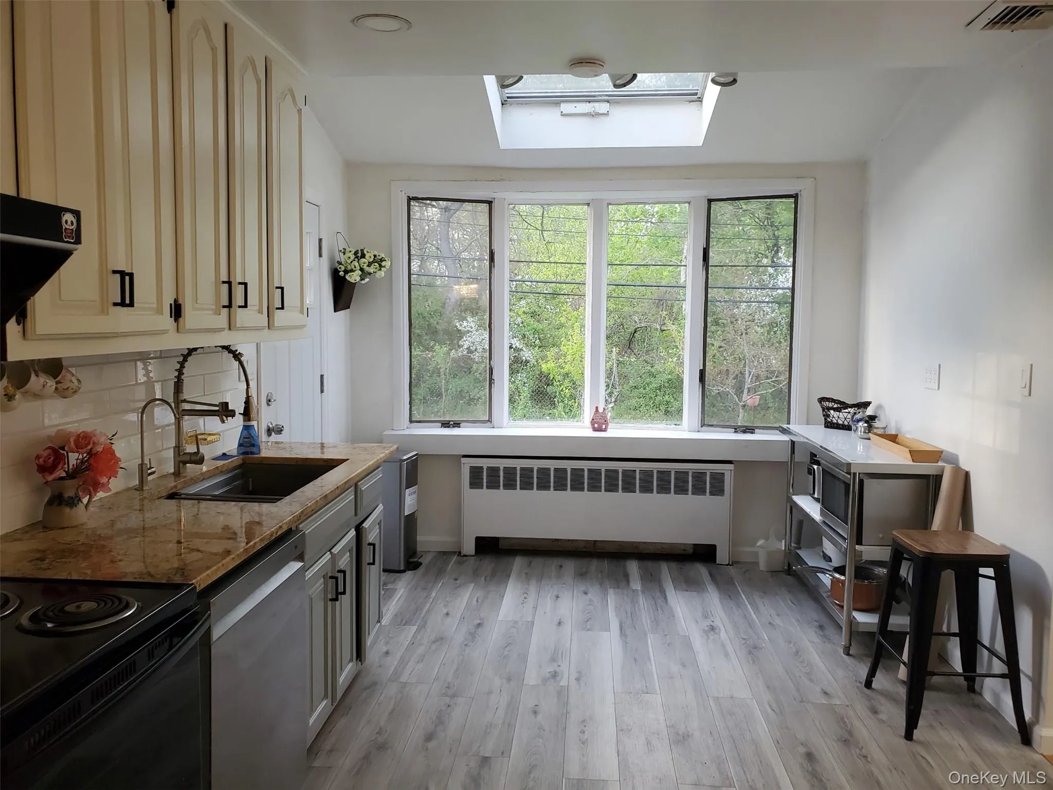 35 Hicks Avenue, Oyster Bay, NY, 4 Bedrooms Bedrooms, 7 Rooms Rooms,2 BathroomsBathrooms,Residential Lease,For Rent,Hicks,0,989404 35 Hicks Avenue, Oyster Bay, NY, 4 Bedrooms Bedrooms, 7 Rooms Rooms,2 BathroomsBathrooms,Residential Lease,For Rent,Hicks,0,989404