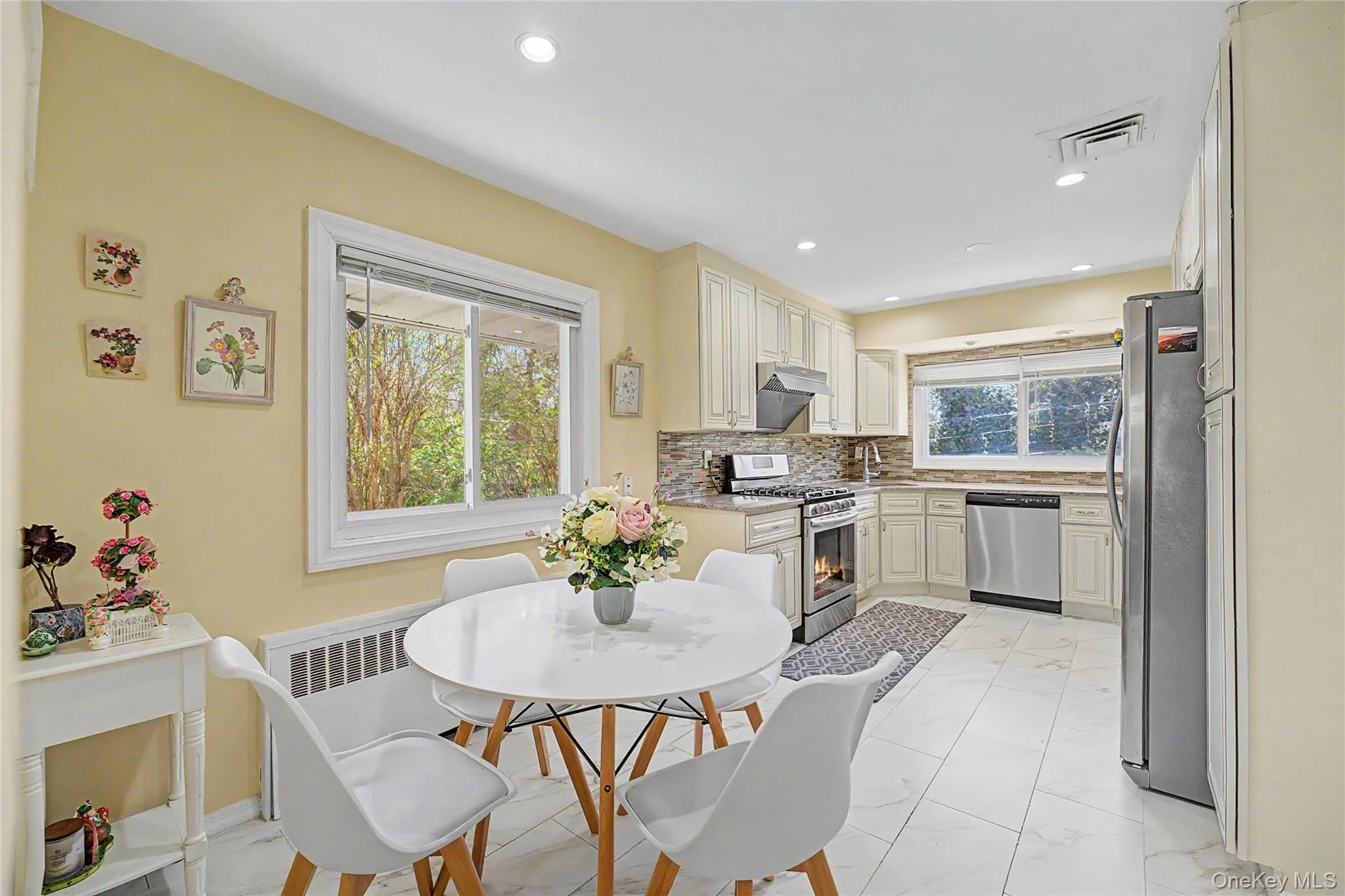 31 Edgemere Drive, North Hempstead, NY, 4 Bedrooms Bedrooms, 7 Rooms Rooms,2 BathroomsBathrooms,Residential,For Rent,Edgemere,0,989412 31 Edgemere Drive, North Hempstead, NY, 4 Bedrooms Bedrooms, 7 Rooms Rooms,2 BathroomsBathrooms,Residential,For Rent,Edgemere,0,989412