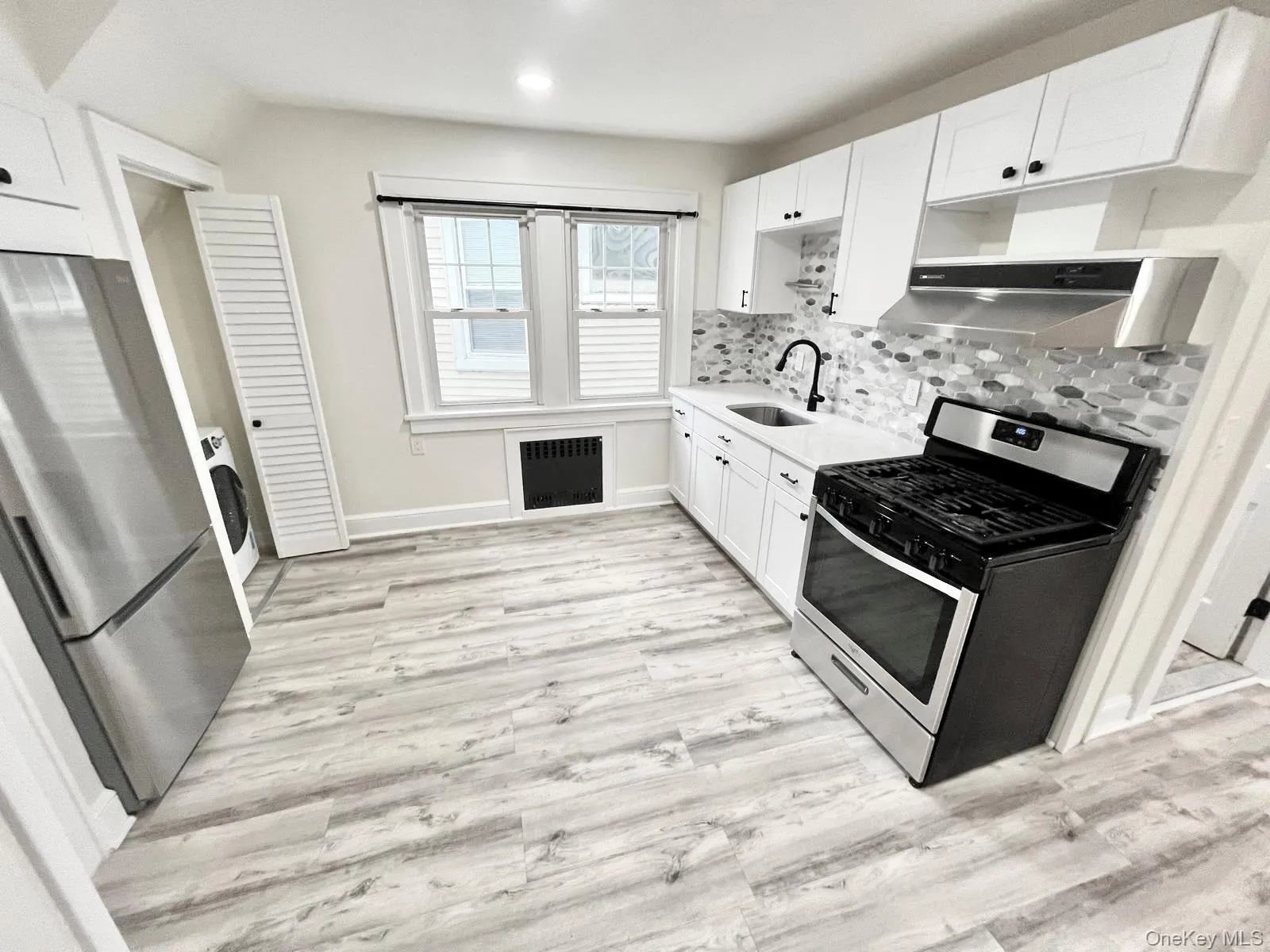 48 Lincoln, New Rochelle, NY, 2 Bedrooms Bedrooms, 6 Rooms Rooms,1 BathroomBathrooms,Residential Lease,For Rent,Lincoln,0,989420 48 Lincoln, New Rochelle, NY, 2 Bedrooms Bedrooms, 6 Rooms Rooms,1 BathroomBathrooms,Residential Lease,For Rent,Lincoln,0,989420