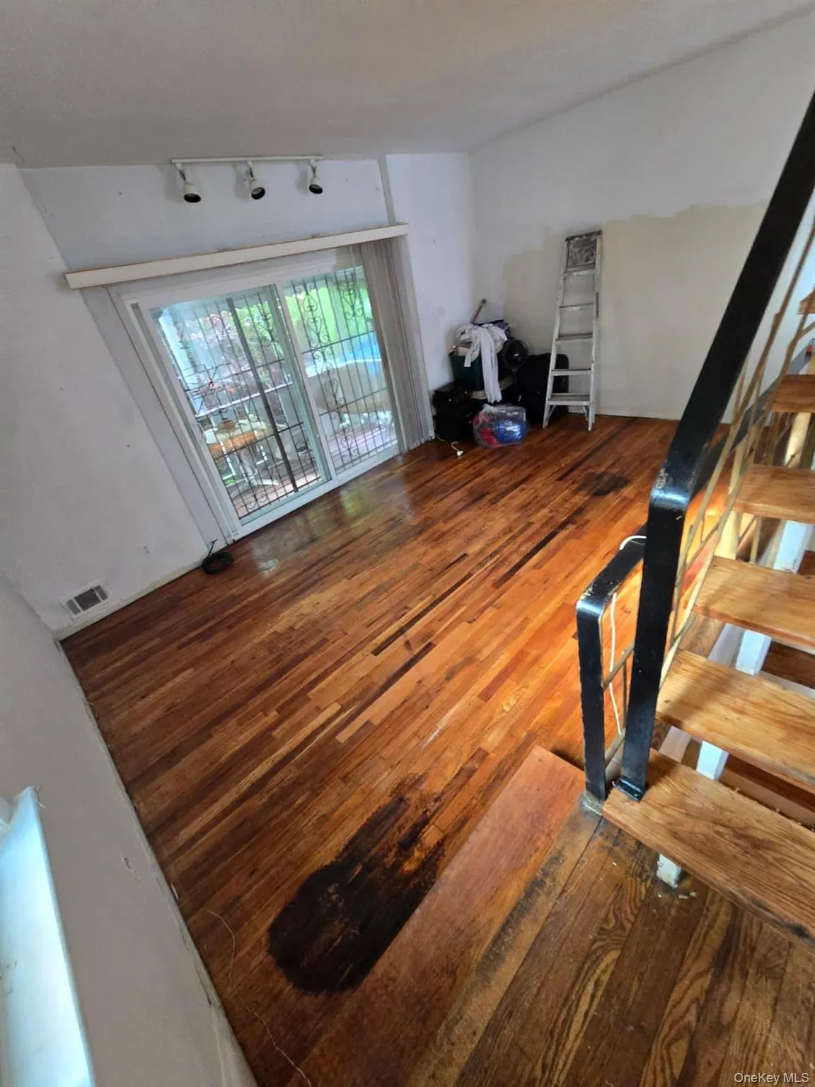 1611 Plainview Avenue, New York, NY, 3 Bedrooms Bedrooms, 5 Rooms Rooms,2 BathroomsBathrooms,Residential Sale,For Rent,Plainview,0,989444 1611 Plainview Avenue, New York, NY, 3 Bedrooms Bedrooms, 5 Rooms Rooms,2 BathroomsBathrooms,Residential Sale,For Rent,Plainview,0,989444