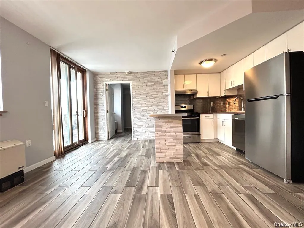 63-47 Booth Street, New York, NY, 1 Bedroom Bedrooms, 3 Rooms Rooms,1 BathroomBathrooms,Residential Lease,For Rent,Booth,0,989451 63-47 Booth Street, New York, NY, 1 Bedroom Bedrooms, 3 Rooms Rooms,1 BathroomBathrooms,Residential Lease,For Rent,Booth,0,989451