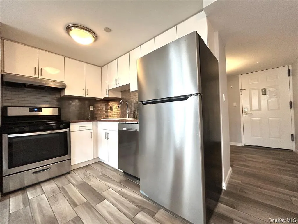 63-47 Booth Street, New York, NY, 1 Bedroom Bedrooms, 3 Rooms Rooms,1 BathroomBathrooms,Residential Lease,For Rent,Booth,0,989451 63-47 Booth Street, New York, NY, 1 Bedroom Bedrooms, 3 Rooms Rooms,1 BathroomBathrooms,Residential Lease,For Rent,Booth,0,989451