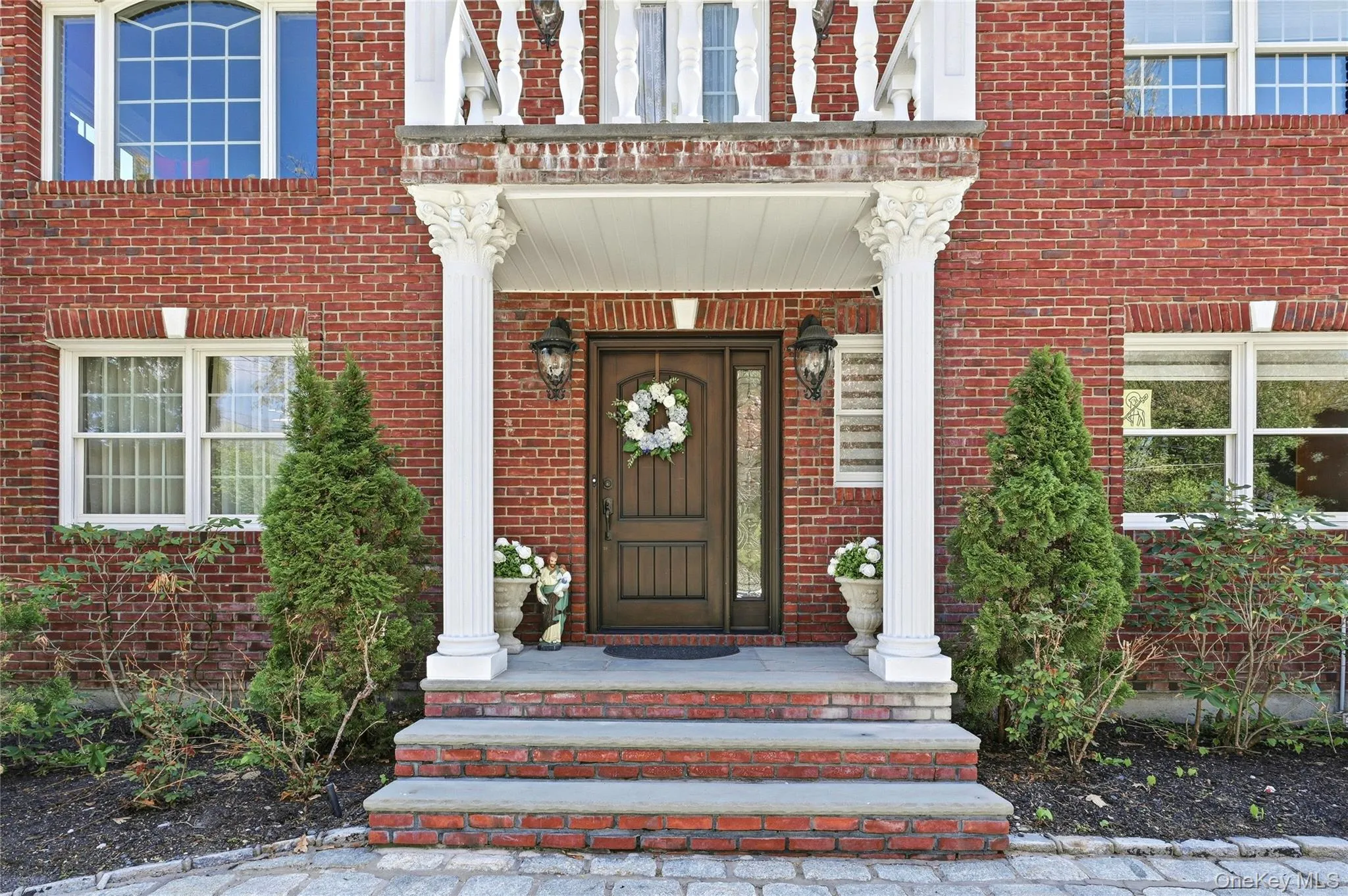 Gracious entry Gracious entry