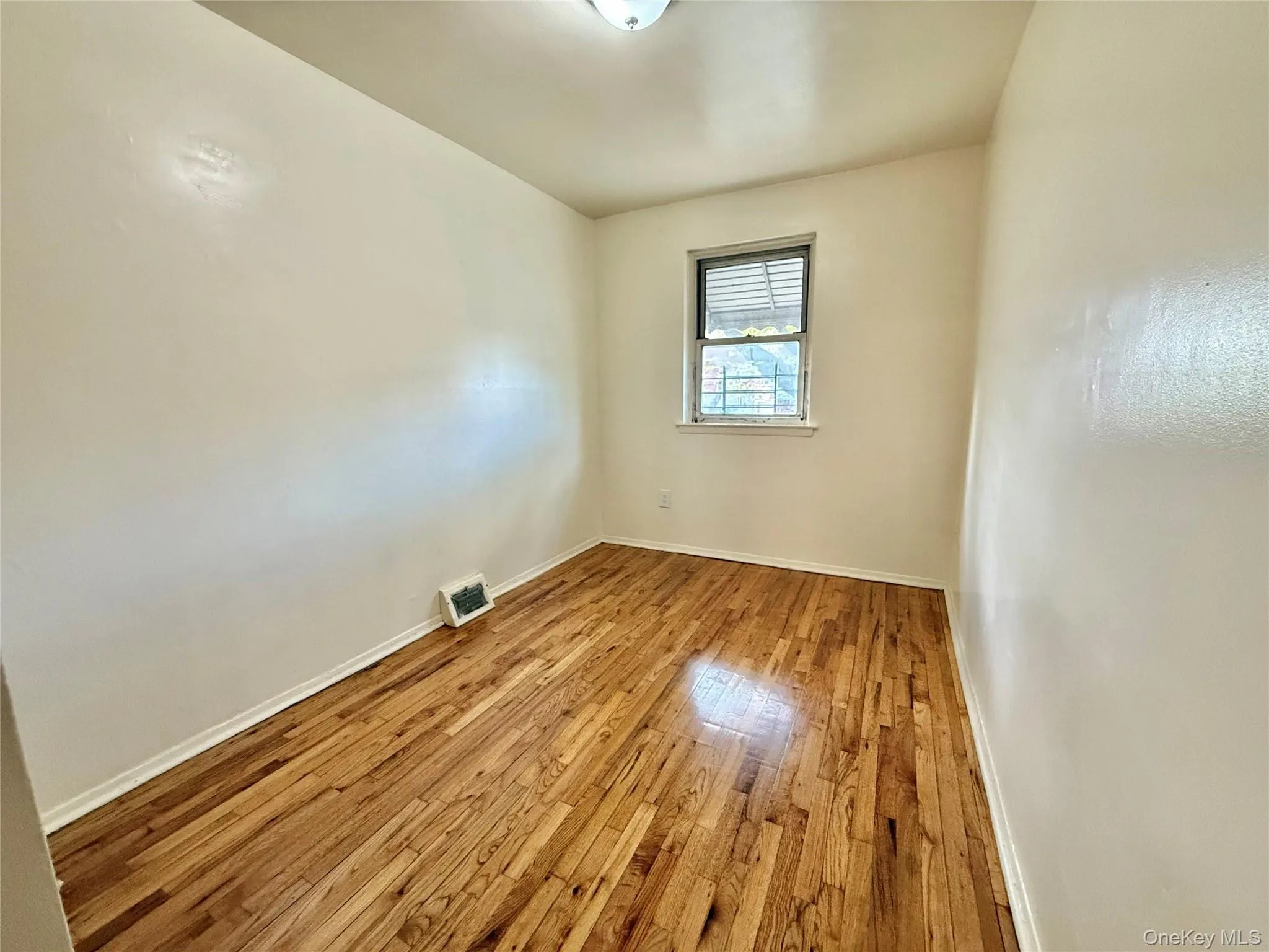 1958 Burke Avenue, New York, NY, 3 Bedrooms Bedrooms, 5 Rooms Rooms,1 BathroomBathrooms,Residential Lease,For Rent,Burke,0,989466 1958 Burke Avenue, New York, NY, 3 Bedrooms Bedrooms, 5 Rooms Rooms,1 BathroomBathrooms,Residential Lease,For Rent,Burke,0,989466