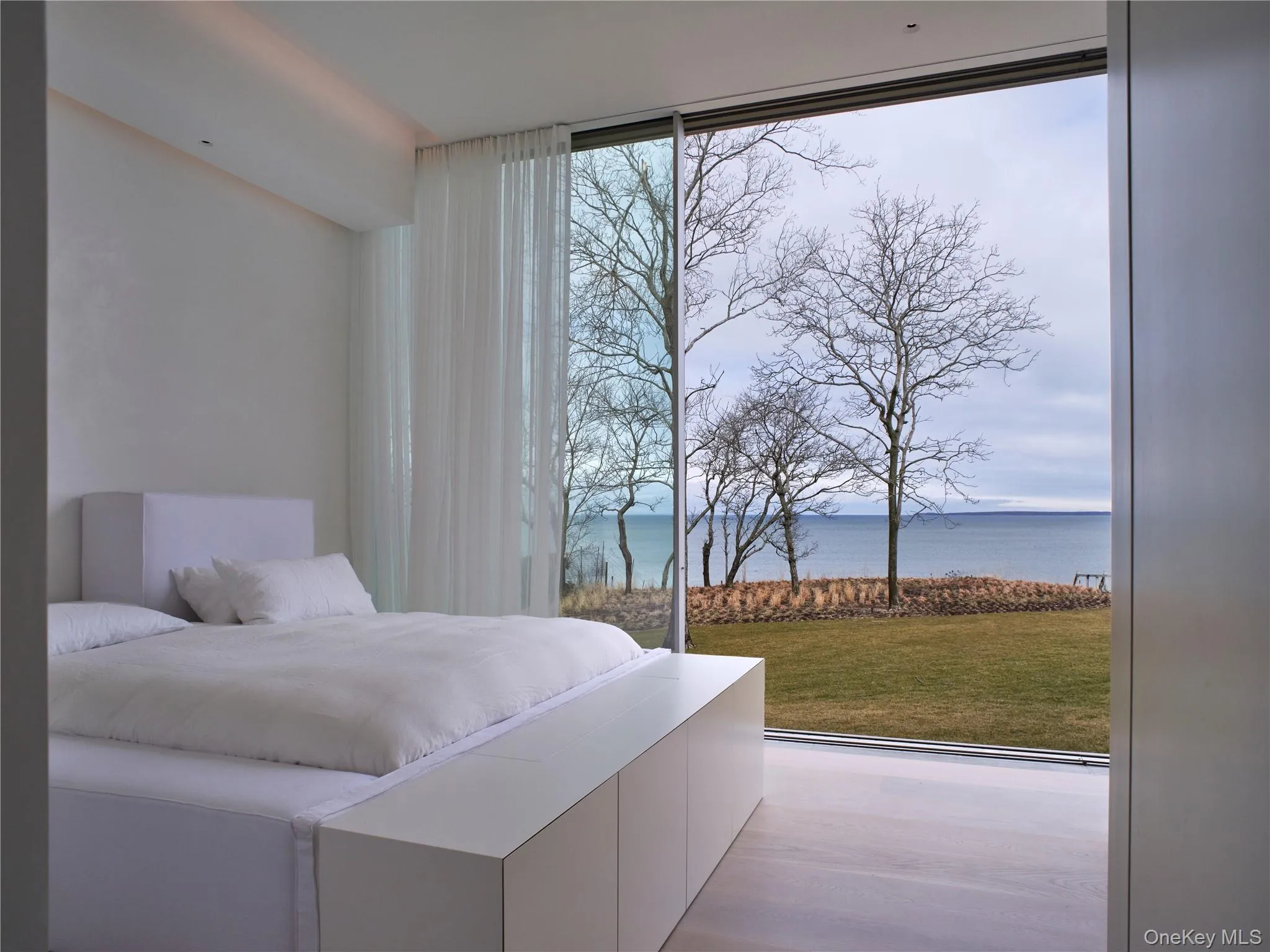 Stunning water views, master bedroom Stunning water views, master bedroom
