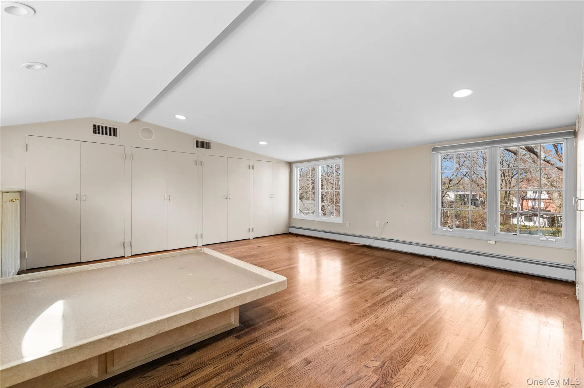 2 Hickory Hill, North Hempstead, NY, 3 Bedrooms Bedrooms, 12 Rooms Rooms,3 BathroomsBathrooms,Residential,For Rent,Hickory,0,989479 2 Hickory Hill, North Hempstead, NY, 3 Bedrooms Bedrooms, 12 Rooms Rooms,3 BathroomsBathrooms,Residential,For Rent,Hickory,0,989479