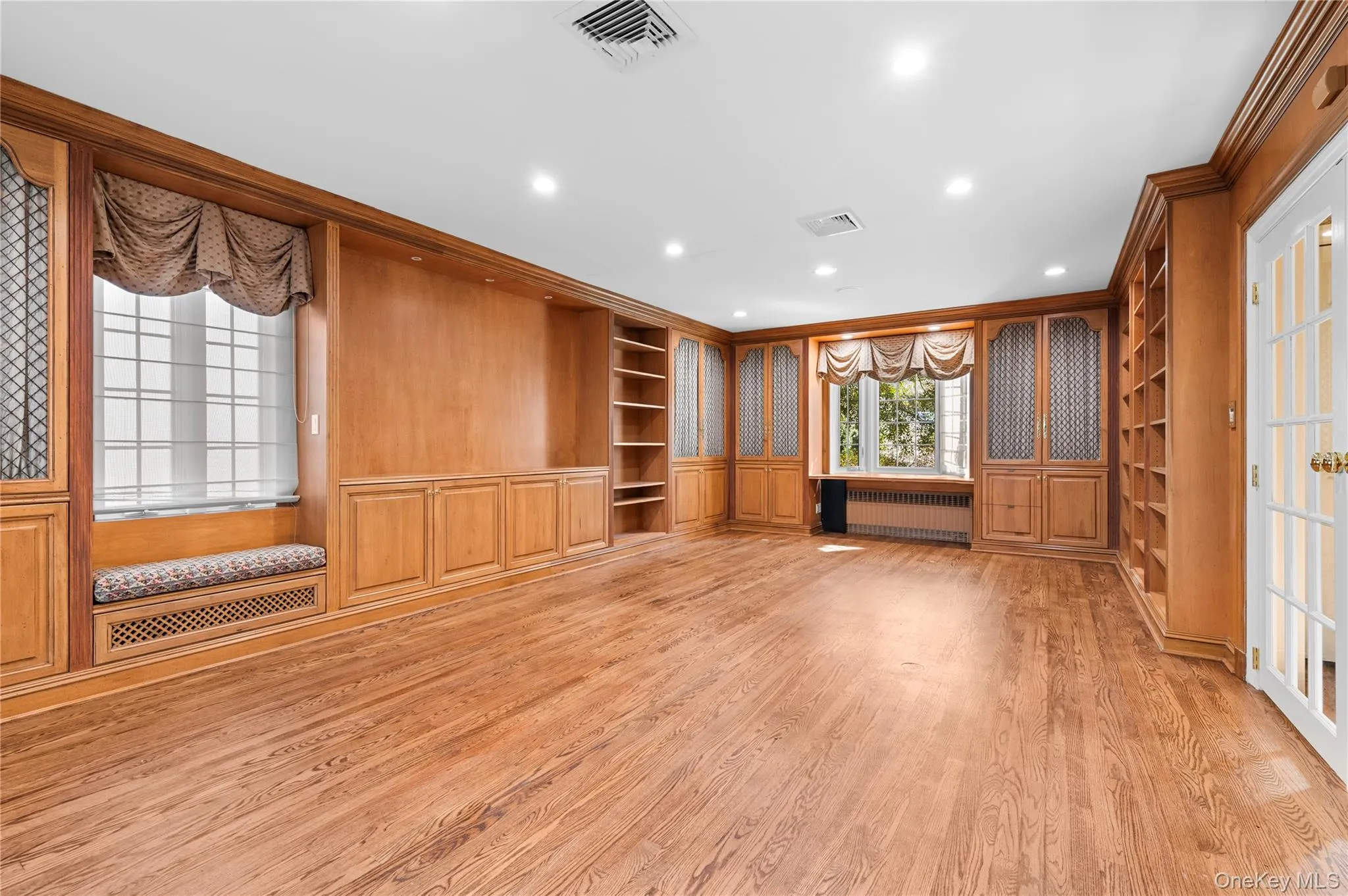 2 Hickory Hill, North Hempstead, NY, 3 Bedrooms Bedrooms, 12 Rooms Rooms,3 BathroomsBathrooms,Residential,For Rent,Hickory,0,989479 2 Hickory Hill, North Hempstead, NY, 3 Bedrooms Bedrooms, 12 Rooms Rooms,3 BathroomsBathrooms,Residential,For Rent,Hickory,0,989479
